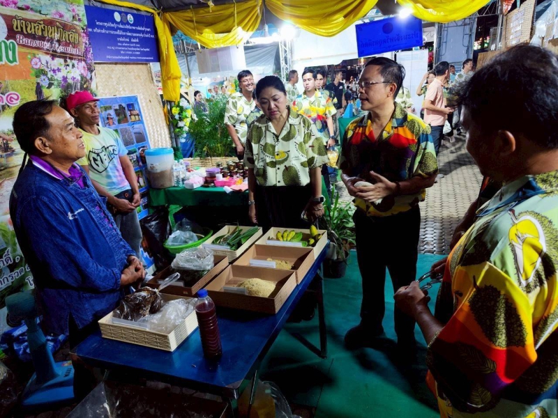 ผู้ตรวจราชการกระทรวงเกษตรและสหกรณ์ เขต 17 ร่วมงาน “มหัศจรรย์ทุเรียนเมืองพระยาพิชัย” ชูทุเรียน GI หลง-หลิน กระตุ้นเศรษฐกิจ พร้อมกิจกรรมประมูลทุเรียนการกุศล ลูกละ 2 ล้านบาท 5 680600003250