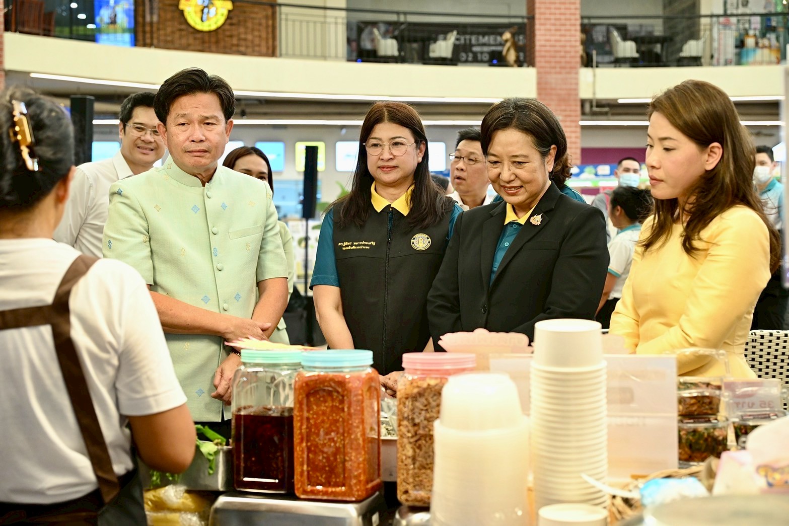 รองปลัดเกษตรฯ ชวนช็อปสินค้าคุณภาพ “1 ท้องถิ่น 1 สินค้าเกษตรมูลค่าสูง” 5-8 มิ.ย. นี้ ณ ลานกิจกรรมชั้น 1 ศูนย์การค้าเดอะคริสตัล ชัยพฤกษ์ จ.นนทบุรี 7 8