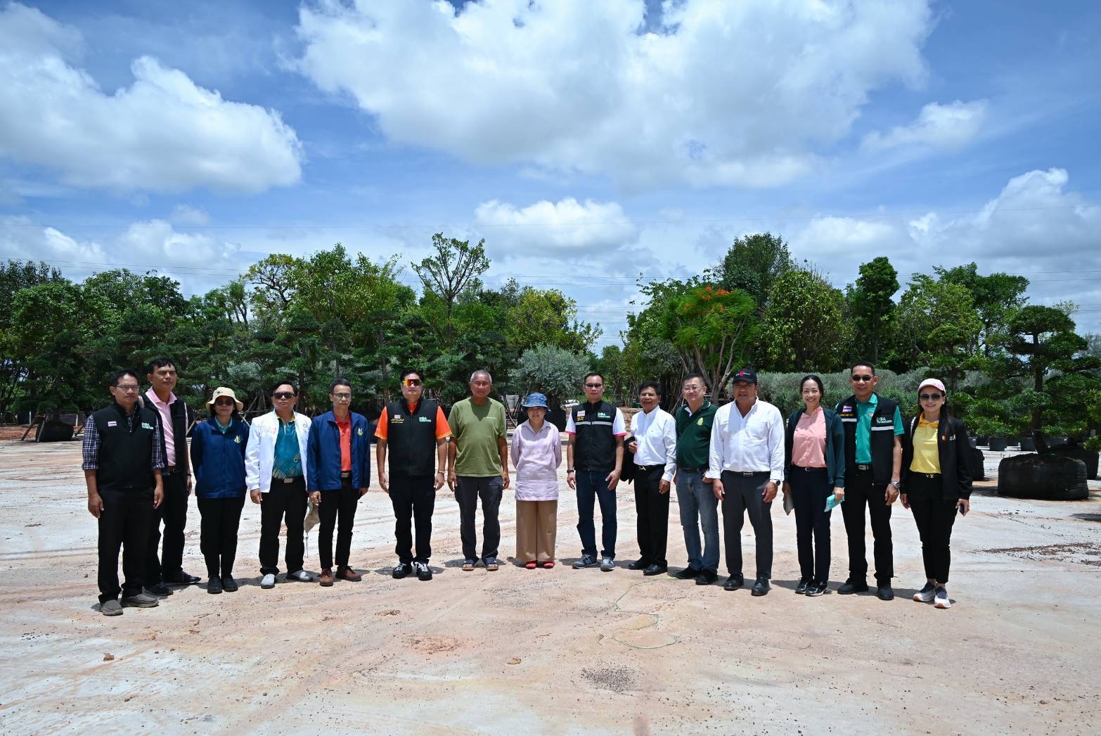 อธิบดีกรมวิชาการเกษตร คณะกรรมาธิการการเกษตรและสหกรณ์ สภาผู้แทนราษฎร ลงพื้นที่จัดงานมหกรรมพืชสวนโลกจังหวัดอุดรธานี พอใจงานก่อสร้าง มีความก้าวหน้าตามแผนงาน มั่นใจเสร็จทัน งานมหกรรมพืชสวนโลกอุดรฯ 1 พ.ย. 69 5 931526