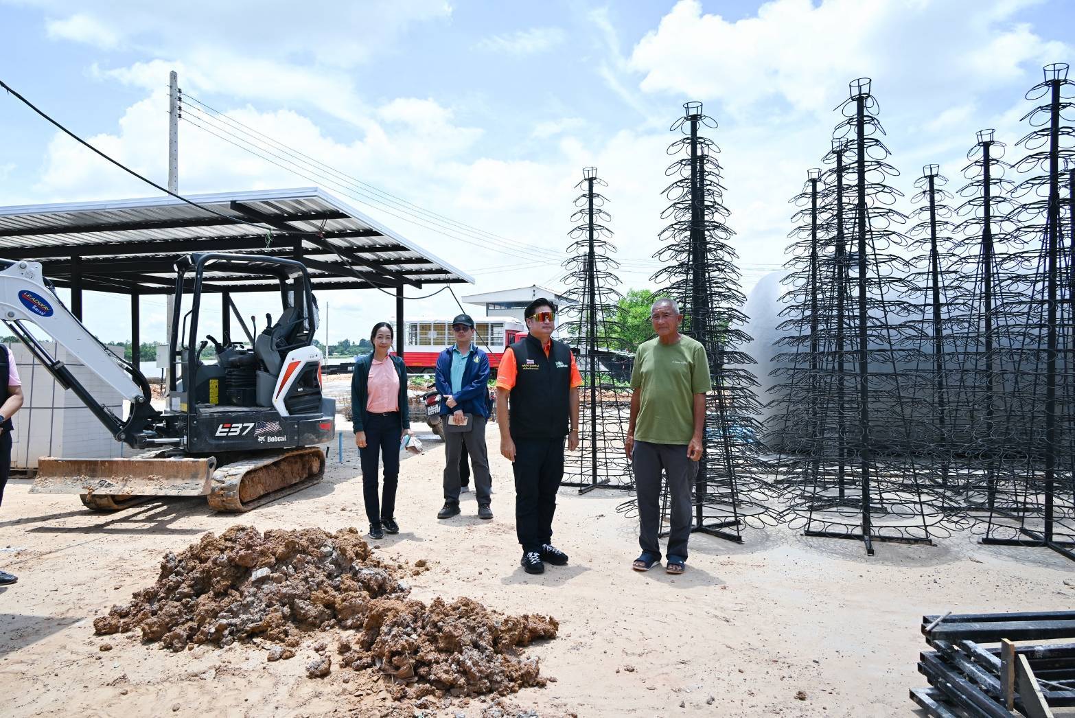 อธิบดีกรมวิชาการเกษตร คณะกรรมาธิการการเกษตรและสหกรณ์ สภาผู้แทนราษฎร ลงพื้นที่จัดงานมหกรรมพืชสวนโลกจังหวัดอุดรธานี พอใจงานก่อสร้าง มีความก้าวหน้าตามแผนงาน มั่นใจเสร็จทัน งานมหกรรมพืชสวนโลกอุดรฯ 1 พ.ย. 69 6 931527