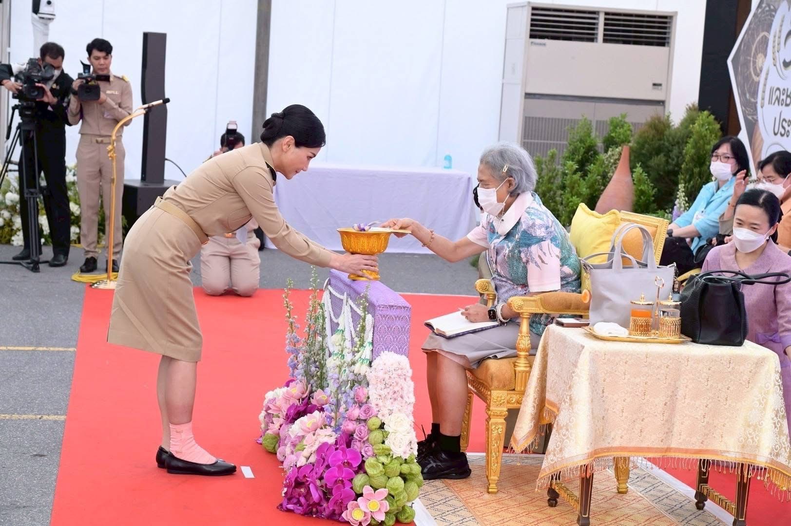 สมเด็จพระกนิษฐาธิราชเจ้า กรมสมเด็จพระเทพรัตนราชสุดา ฯ สยามบรมราชกุมารี เสด็จพระราชดำเนินไปทรงเปิดงาน วันข้าวและชาวนาแห่งชาติ ประจำปี 2568 6 S 14041096