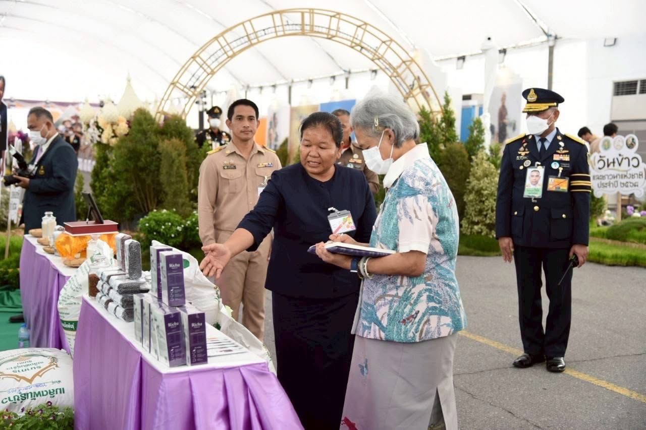 สมเด็จพระกนิษฐาธิราชเจ้า กรมสมเด็จพระเทพรัตนราชสุดา ฯ สยามบรมราชกุมารี เสด็จพระราชดำเนินไปทรงเปิดงาน วันข้าวและชาวนาแห่งชาติ ประจำปี 2568 10 S 14041099
