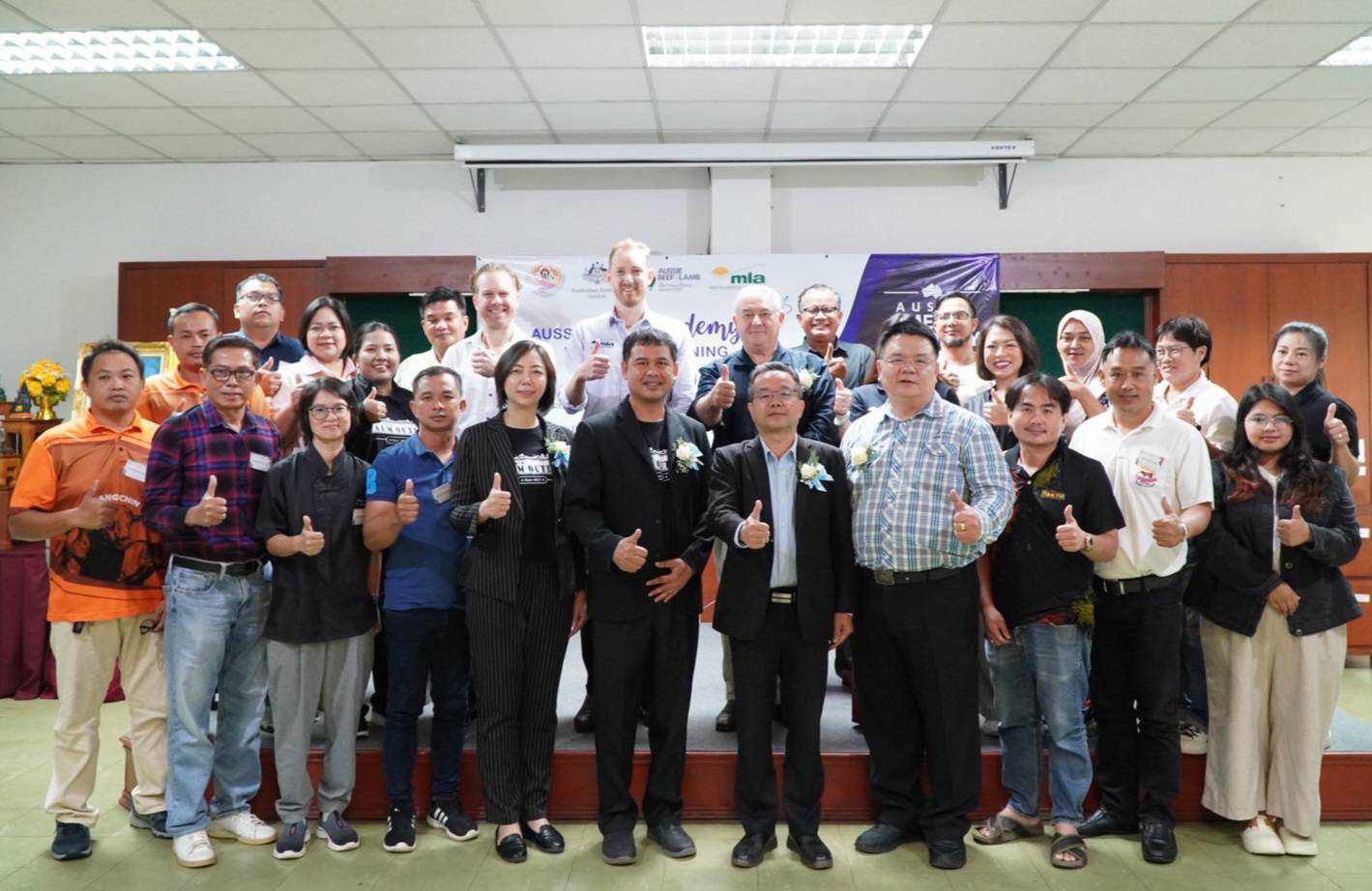 Master Butcher รอบที่ 2 ที่เชียงใหม่ ผู้อบรมร่วมเรียนรู้ ยกระดับโคเนื้อไทยสู่ตลาดโลก โดยทีมวิทยากรจาก ออสเตรเลีย 10 S 14188691