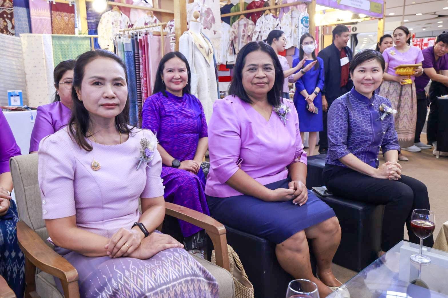 กรมหม่อนไหมจัดงาน “Silk and Mulberry: Threads of Culture” ผลักดันผ้าไหมไทยสู่ตลาดสมัยใหม่ ระหว่างวันที่ 16–22 มิถุนายน 2568 ณ ศูนย์การค้าเซ็นทรัล ชลบุรี 4 S 14336006