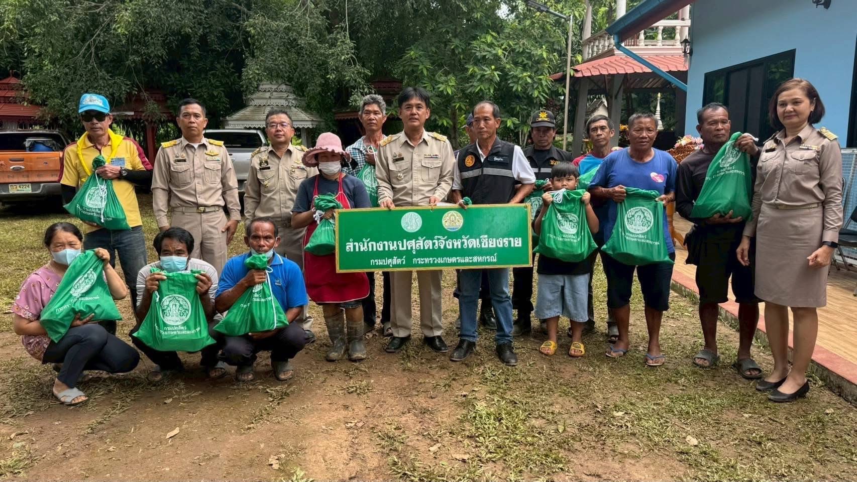 กรมปศุสัตว์ร่วมต้อนรับนายกรัฐมนตรี ลงพื้นที่ติดตามสถานการณ์อุทกภัย พื้นที่อำเภอพญาเม็งราย จังหวัดเชียงราย 4 S 14655545