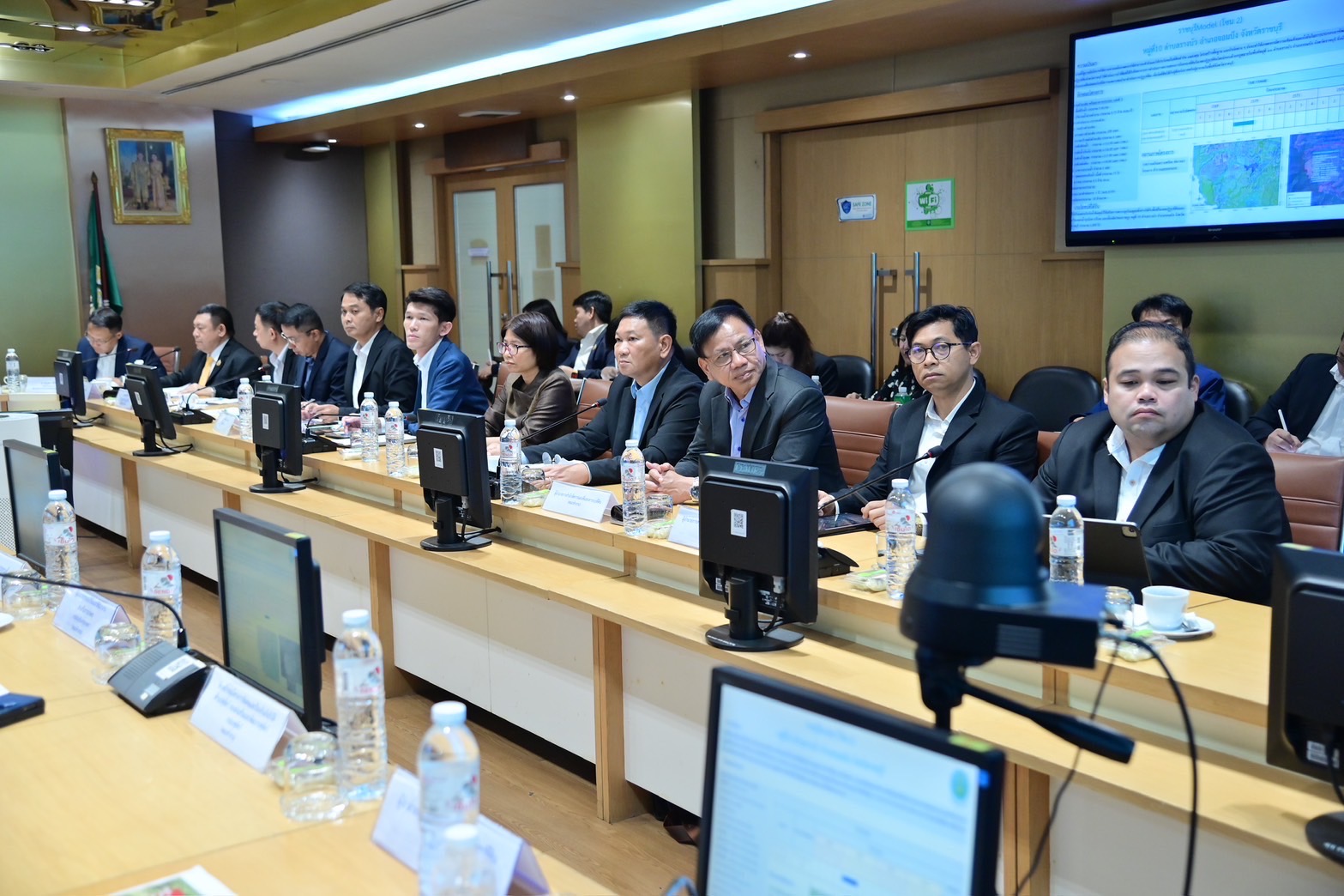 รัฐมนตรีช่วยเกษตรฯ ประชุมคณะทำงานขับเคลื่อนการจัดที่ดินทำกินในเขตปฏิรูปที่ดิน อ.จอมบึง จ.ราชบุรี 7 S 18169932