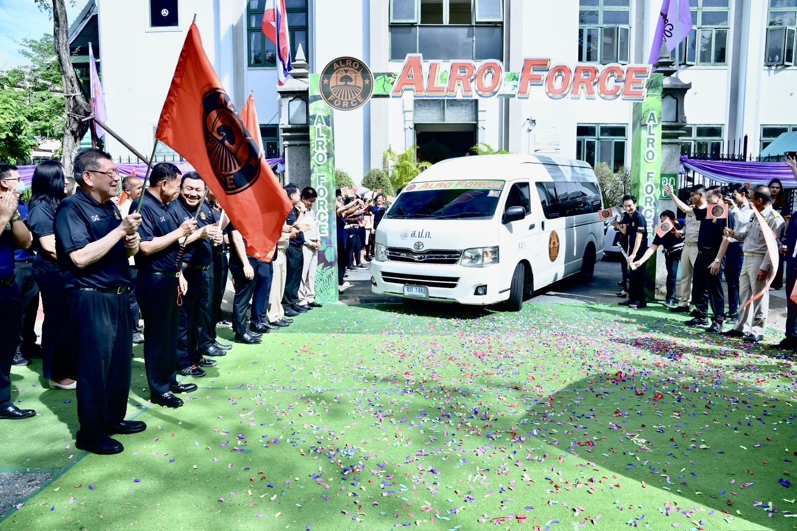 ‘รมช.อิทธิ’ ปล่อยขบวน “ALRO FROCE” พร้อมลุยเร่งรัดออกโฉนดเพื่อการเกษตร ยกระดับคุณภาพและความมั่นคงของเกษตรกรไทย 9 S 18317341