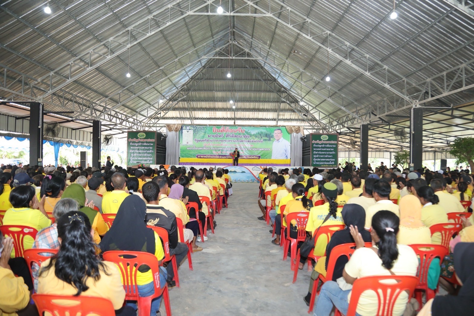“รมช.อิทธิ” ลุยต่อเนื่อง เดินหน้ามอบ ‘โฉนดเพื่อการเกษตร’ จ.พัทลุง ผลักดันเพิ่มโอกาสเข้าถึงแหล่งเงินทุนพัฒนาอาชีพและที่ดินอย่างยั่งยืน 7 S 18399356