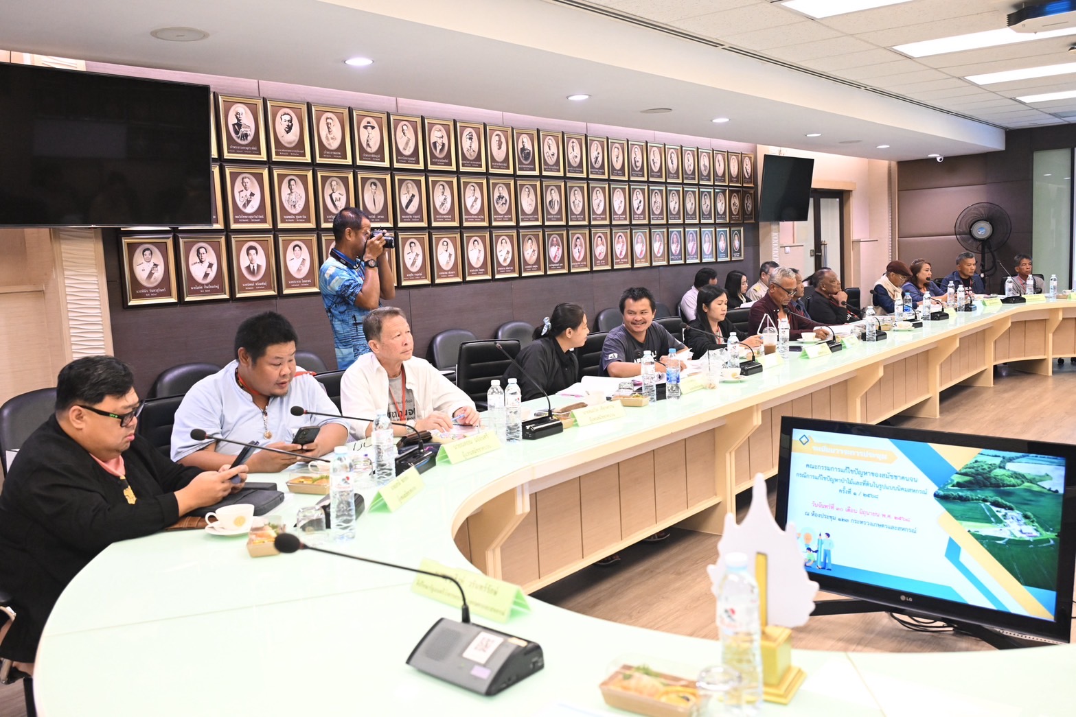 ‘ทปษ.บุญสิงห์’ ประชุมคกก.แก้ไขปัญหาของสมัชชาคนจน กรณีการแก้ไขปัญหาป่าไม้และที่ดินในรูปแบบนิคมสหกรณ์ 7 S 18735248