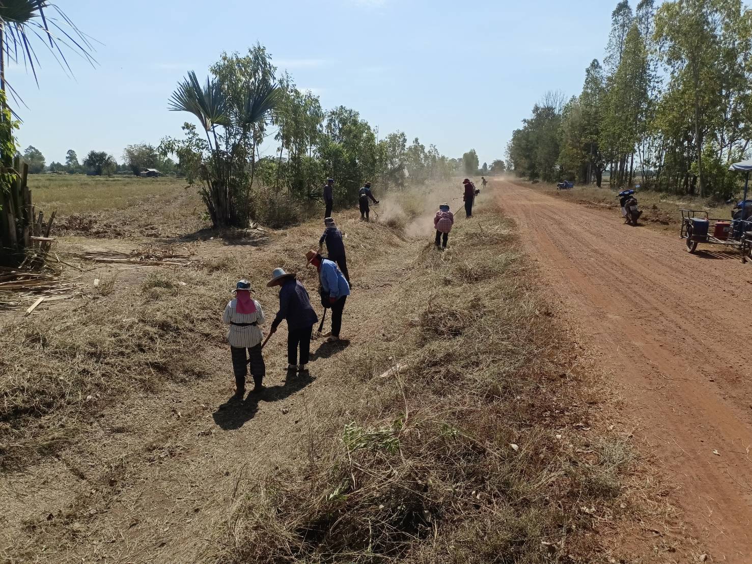 กรมชลฯ เผยยอดจ้างแรงงานแล้วกว่า 7.5 หมื่นคน จ่อถึงเป้า 8.4 หมื่นคนทั่วประเทศ 2 S 2531423