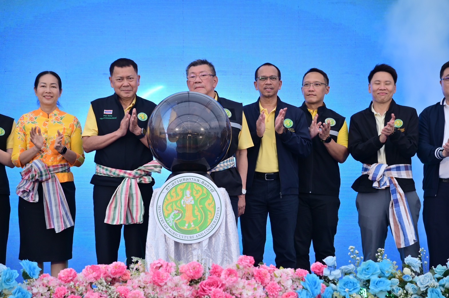 รมช.อิทธิ เปิดงาน Field Day สุพรรณบุรี มุ่งถ่ายทอดเทคโนโลยีขยายศักยภาพการผลิตเมล็ดพันธุ์ข้าว ปั้นเกษตรกรรายย่อย หนุนเกษตรแปลงใหญ่ ขับเคลื่อนข้าวคุณภาพดี สร้างโอกาสส่งออกสู่ตลาดโลก 8 S 37806114