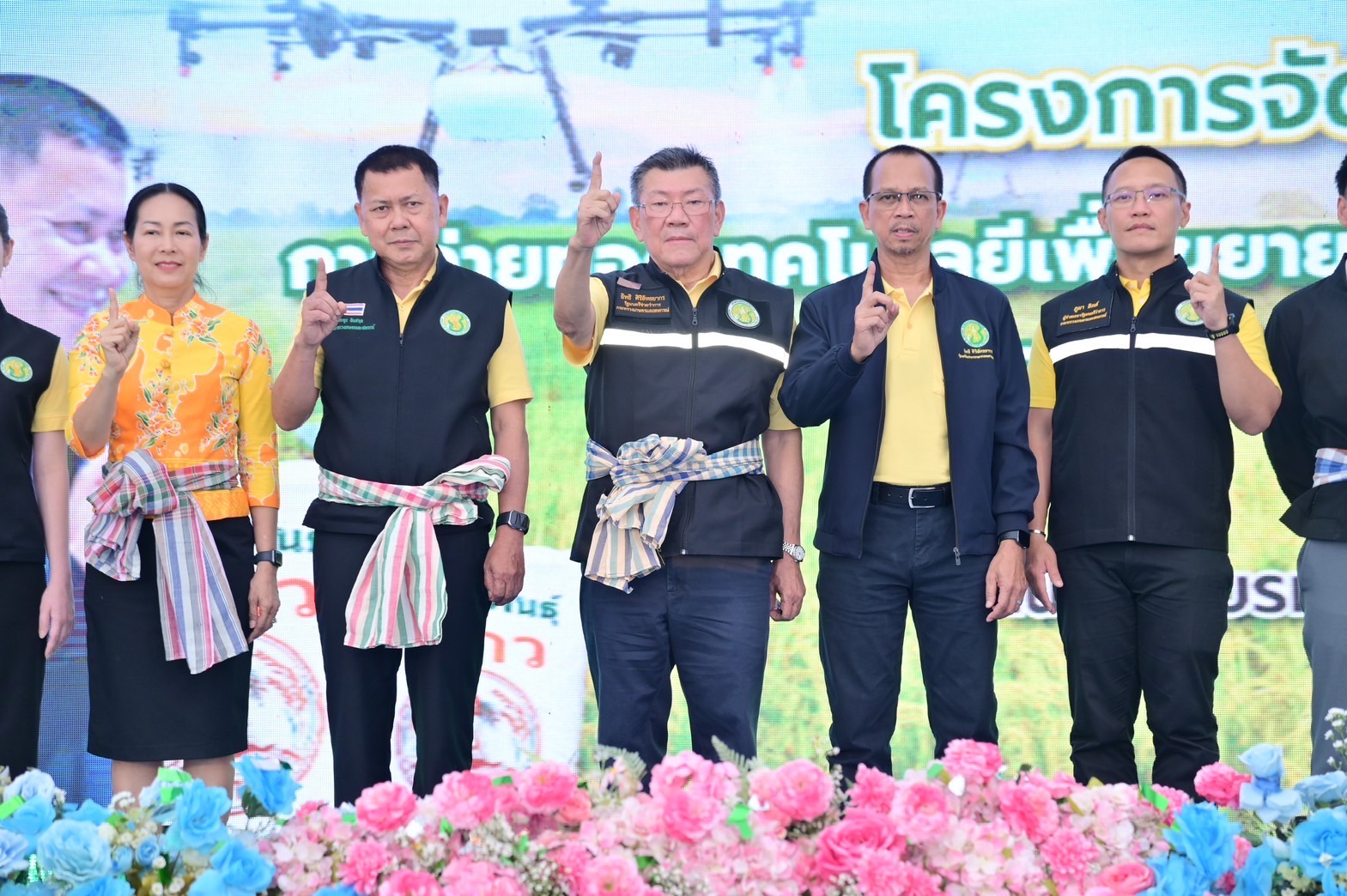 รมช.อิทธิ เปิดงาน Field Day สุพรรณบุรี มุ่งถ่ายทอดเทคโนโลยีขยายศักยภาพการผลิตเมล็ดพันธุ์ข้าว ปั้นเกษตรกรรายย่อย หนุนเกษตรแปลงใหญ่ ขับเคลื่อนข้าวคุณภาพดี สร้างโอกาสส่งออกสู่ตลาดโลก 9 S 37806116