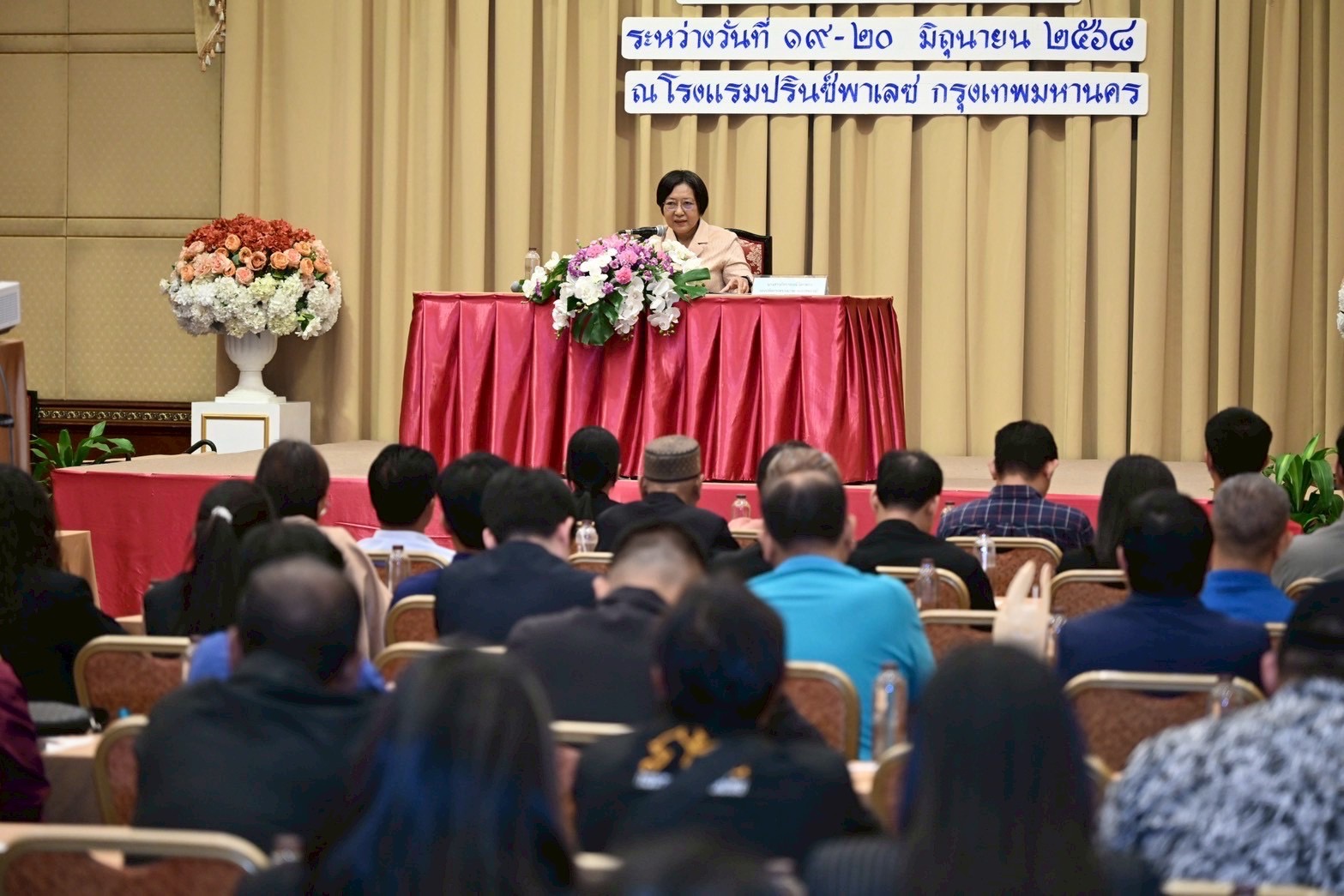 รองปลัดเกษตรฯ เป็นประธานพิธีเปิดโครงการอบรมเชิงปฏิบัติการผลิตสื่อประชาสัมพันธ์บนแพลตฟอร์มออนไลน์ ภายใต้โครงการสินค้าเกษตรและบริการมูลค่าสูง 1 ท้องถิ่น 1 สินค้าเกษตรมูลค่าสูง 2 S 46170129