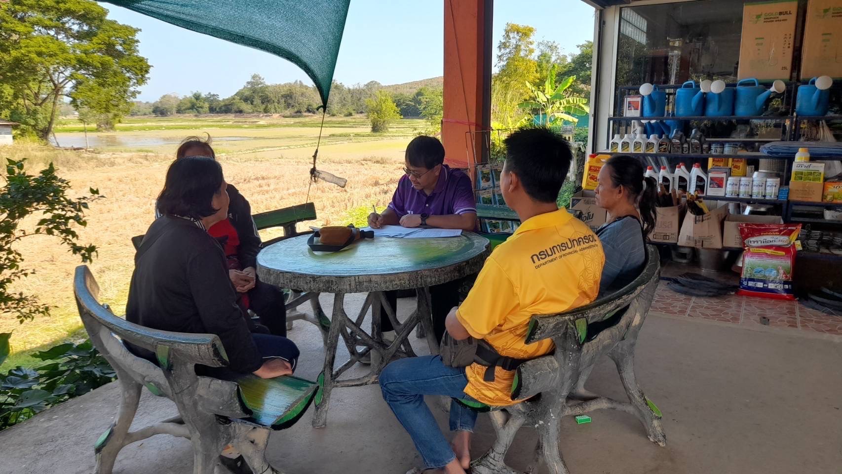 สศท.2 ติดตาม ‘โครงการรักษ์น้ำเพื่อพระแม่ของแผ่นดิน’ จ.อุตรดิตถ์ เกษตรกรมีรายได้ครัวเรือนเพิ่มขึ้น ลดรายจ่าย 10 S 51953696 0