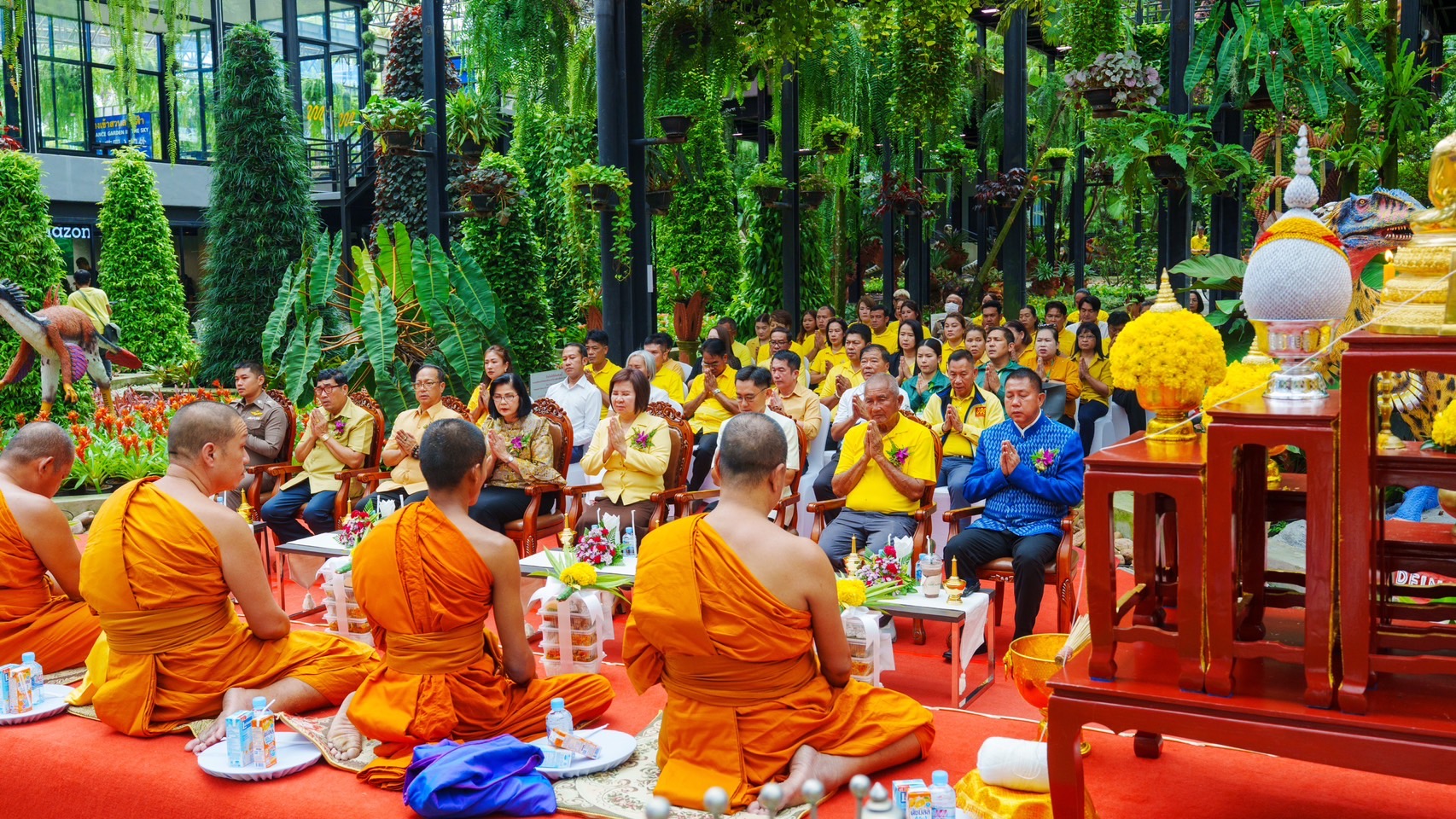 สวนนงนุชพัทยา จัดงานหล่อเทียนเข้าพรรษาเป็นประเพณีอันดีงามที่ปวงชนชาวไทยยึดถือปฏิบัติสืบต่อกันมา เพื่อถวายเป็นพุทธบูชา 9 วัด 9วัน 9 S 5768321 1