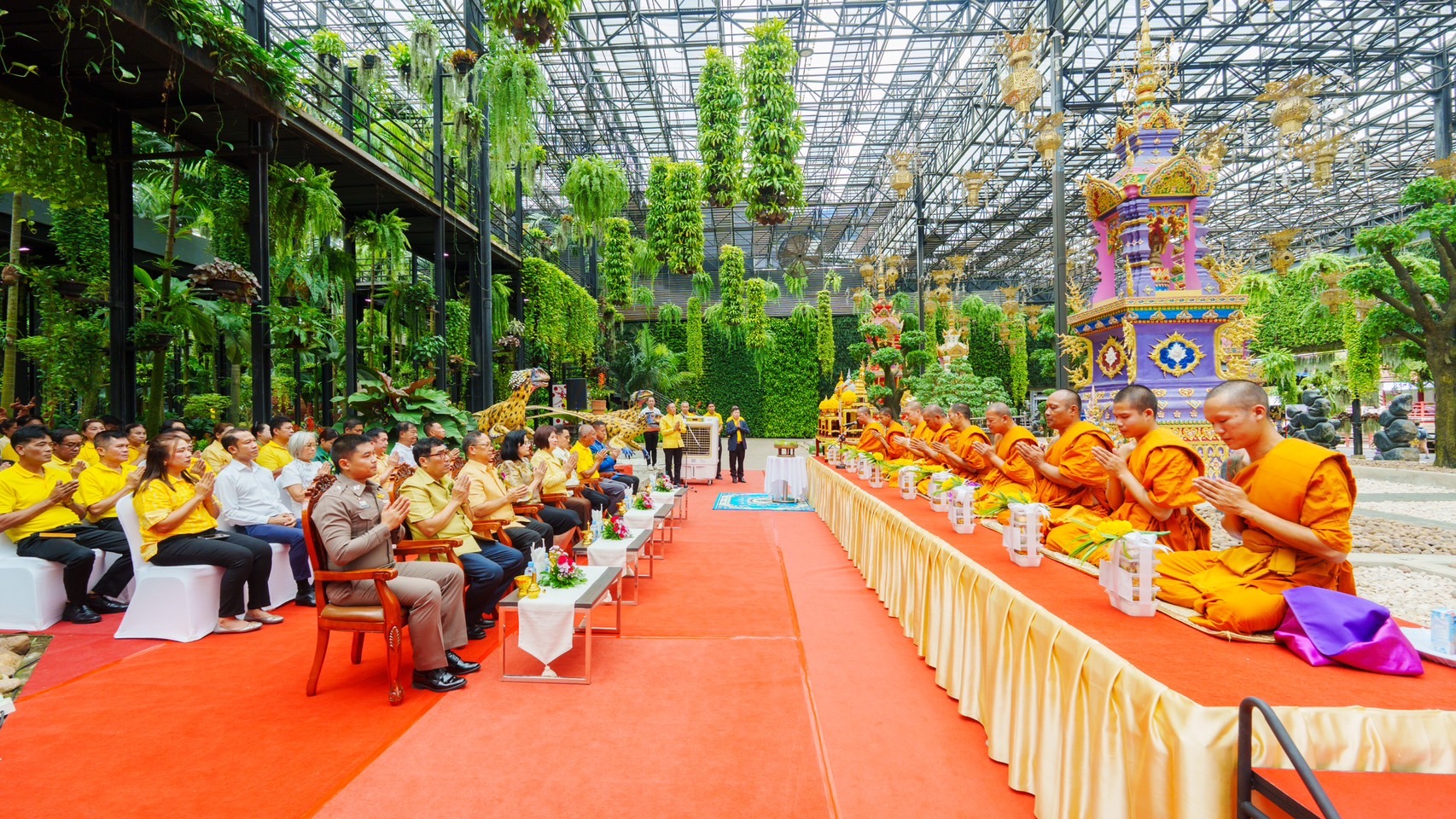 สวนนงนุชพัทยา จัดงานหล่อเทียนเข้าพรรษาเป็นประเพณีอันดีงามที่ปวงชนชาวไทยยึดถือปฏิบัติสืบต่อกันมา เพื่อถวายเป็นพุทธบูชา 9 วัด 9วัน 5 S 5768359