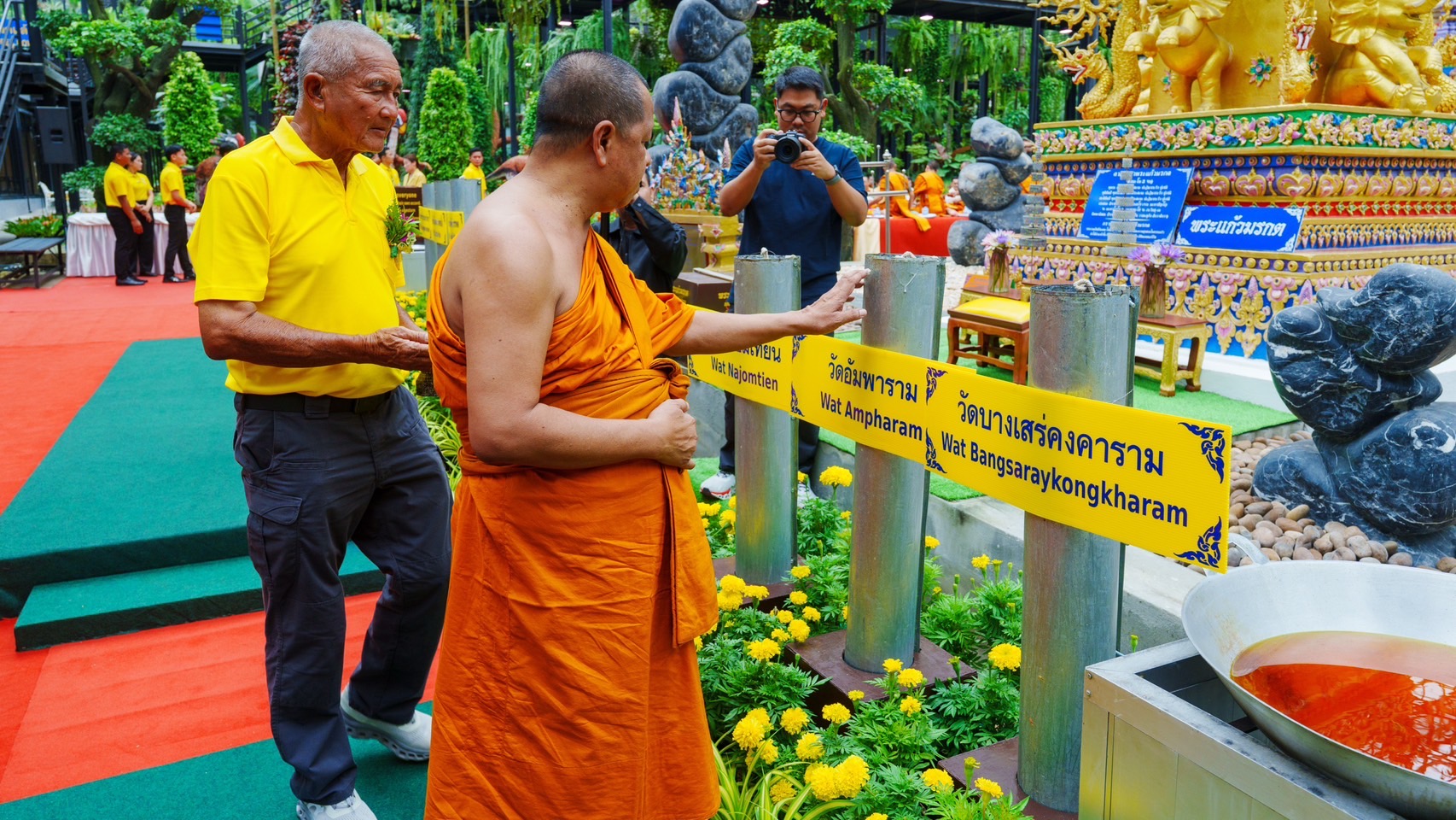 สวนนงนุชพัทยา จัดงานหล่อเทียนเข้าพรรษาเป็นประเพณีอันดีงามที่ปวงชนชาวไทยยึดถือปฏิบัติสืบต่อกันมา เพื่อถวายเป็นพุทธบูชา 9 วัด 9วัน 6 S 5768370