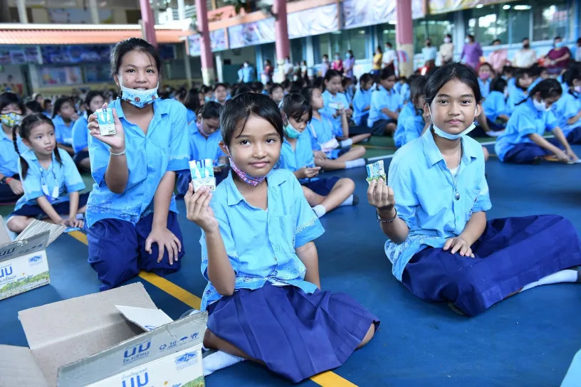 อธิบดีกรมส่งเสริมสหกรณ์ ลั่นนักเรียนต้องได้ดื่มนมคุณภาพ พร้อมร่วมมือหน่วยงานที่เกี่ยวข้องปรับวิธีการจัดการนมทั้งระบบ สร้างความยั่งยืนแก่อาชีพเลี้ยงโคนมเกษตรกรไทย 8 S 90677309