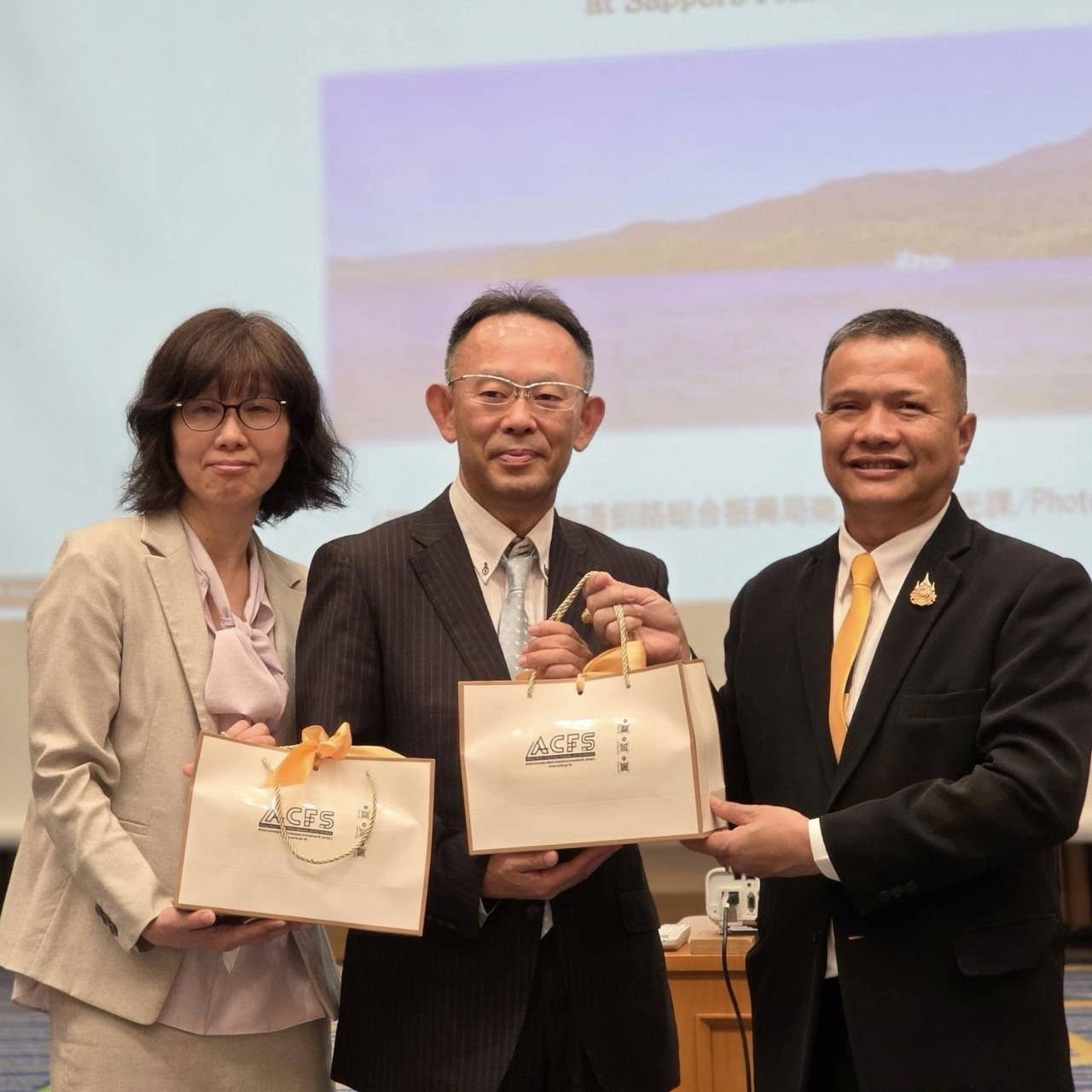 มกอช.จับมือกรมวิชาการเกษตรและกรมปศุสัตว์ เดินหน้าเจรจาเปิดตลาดสินค้าเกษตรและอาหาร ปักหมุดส่งออกส้มโอทุกสายพันธุ์จากไทยสู่ญี่ปุ่น 2 messageImage 1750835943014