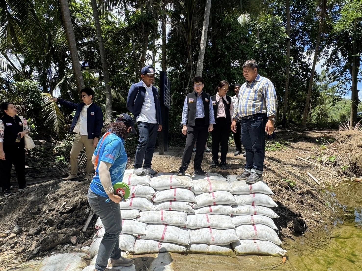 รองอธิบดีกรมพัฒนาที่ดิน ลงพื้นที่ ติดตามโครงการสร้างฝายชะลอน้ำเพื่อการอนุรักษ์ดินและน้ำ ของสพด.กาญจนบุรี 5 ข่าว303