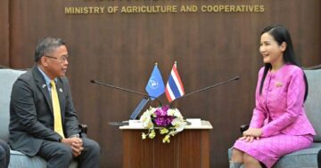 นฤมล ให้การต้อนรับผู้ช่วยผู้อำนวยการ3