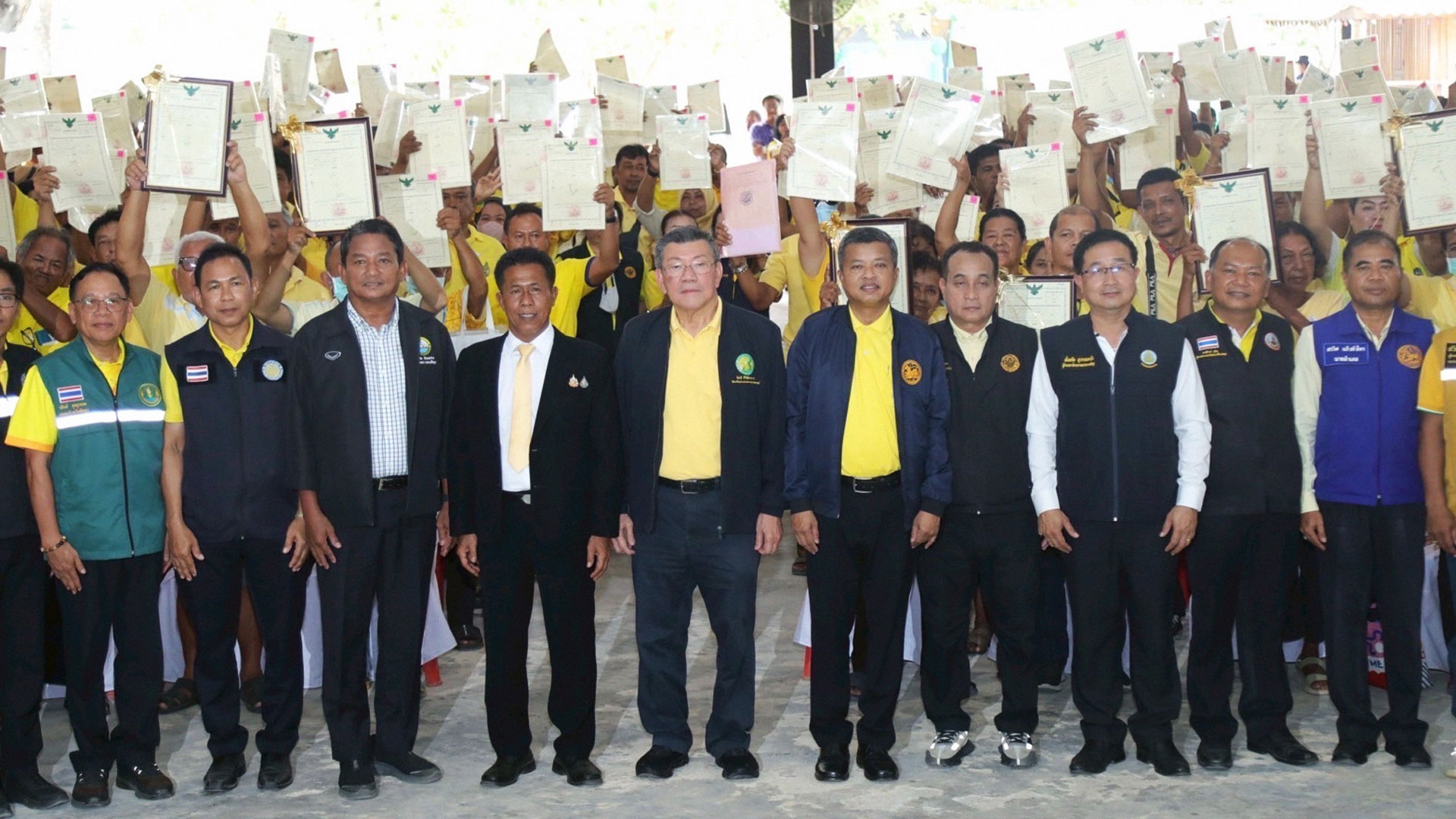 “รมช.อิทธิ” ลุยต่อเนื่อง เดินหน้ามอบ ‘โฉนดเพื่อการเกษตร’ จ.พัทลุง ผลักดันเพิ่มโอกาสเข้าถึงแหล่งเงินทุนพัฒนาอาชีพและที่ดินอย่างยั่งยืน 1 รมช.อิทธิ2