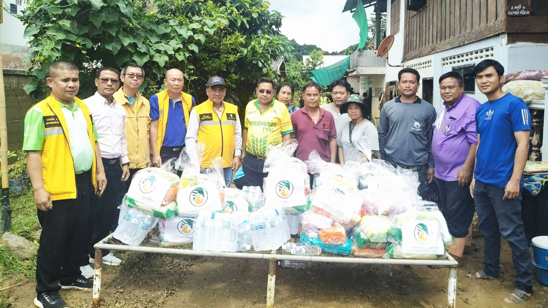 กยท. เราไม่ทิ้งกัน รองผู้ว่าฯ รุดลงพื้นที่ ติดตามเกษตรกรชาวสวนยางประสบภัยน้ำท่วม จ.เชียงราย 1 เราไม่ทิ้งกัน2