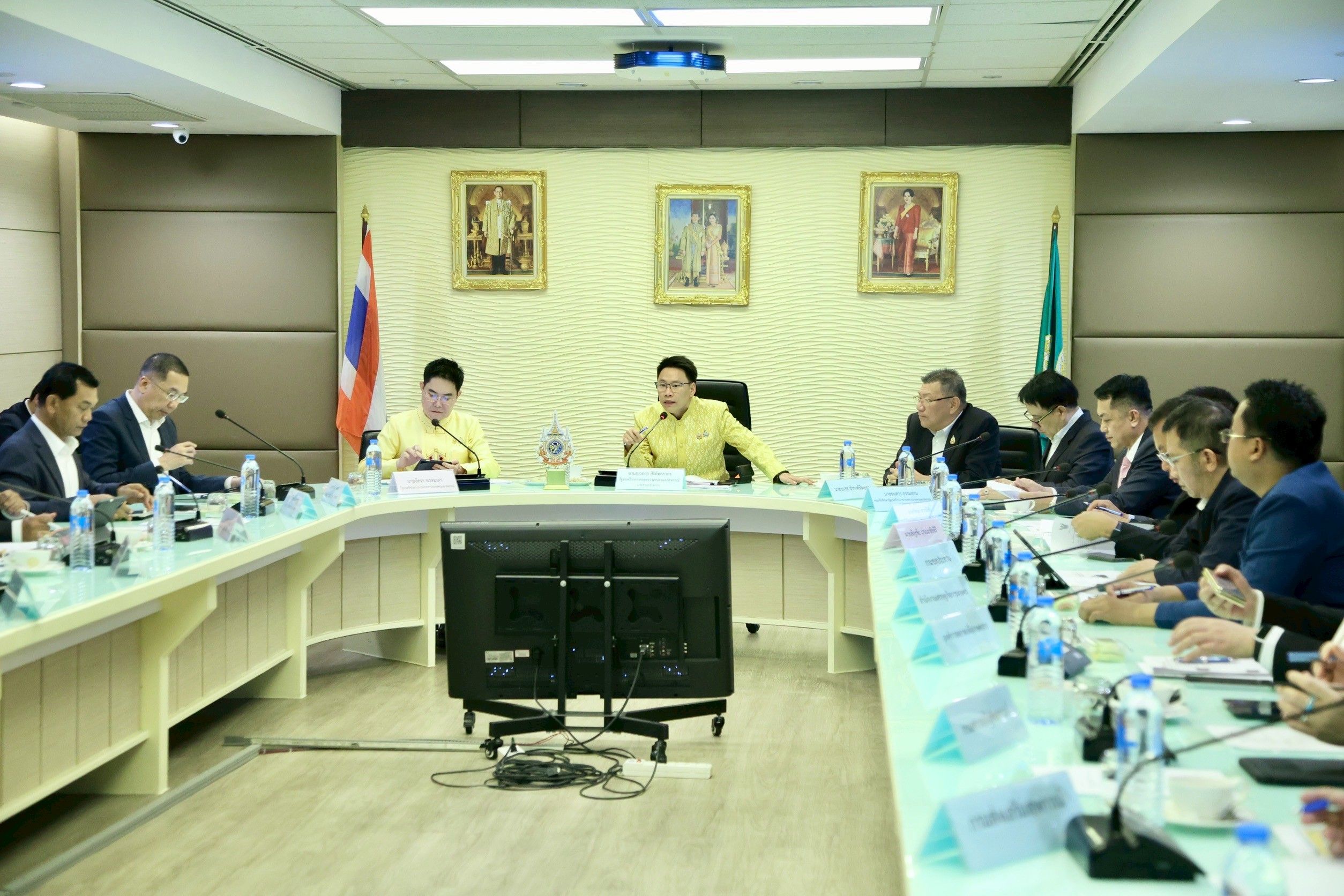 “รมว.อรรถกร” ประชุมวางแผนเตรียมรับมือผลผลิตลำไยออกกระจุกตัวในช่วงก.ค.- ส.ค. นี้ กำชับประสาน “ก.พาณิชย์ - ก.แรงงาน” ร่วมบูรณาการมุ่งกระจายผลผลิตออกสู่ตลาด พร้อมเร่งแก้ปัญหาขาดแคลนแรงงาน 3 1275923