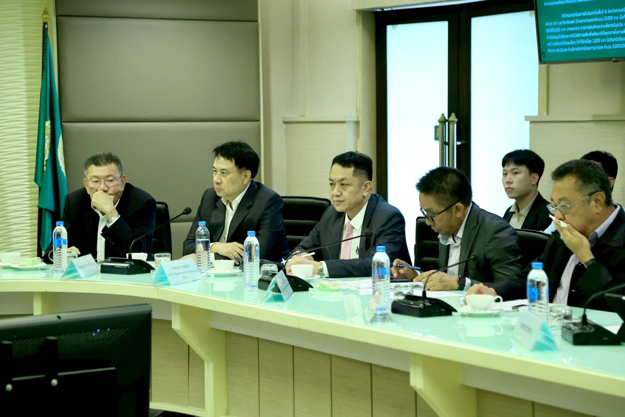 “รมว.อรรถกร” ประชุมวางแผนเตรียมรับมือผลผลิตลำไยออกกระจุกตัวในช่วงก.ค.- ส.ค. นี้ กำชับประสาน “ก.พาณิชย์ - ก.แรงงาน” ร่วมบูรณาการมุ่งกระจายผลผลิตออกสู่ตลาด พร้อมเร่งแก้ปัญหาขาดแคลนแรงงาน 6 1275924