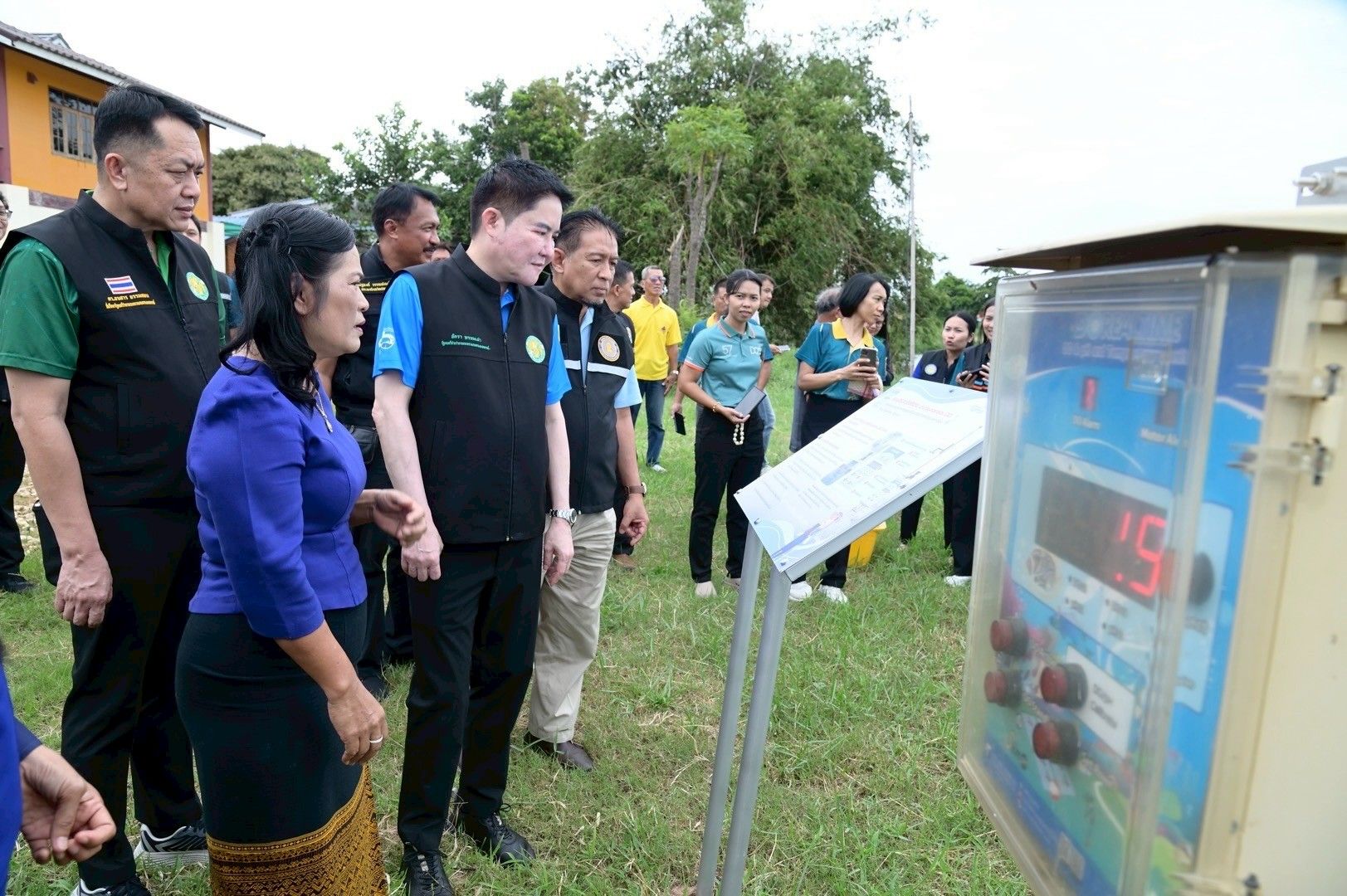 รมช.อัครา ลุยชลบุรีดัน 1277438