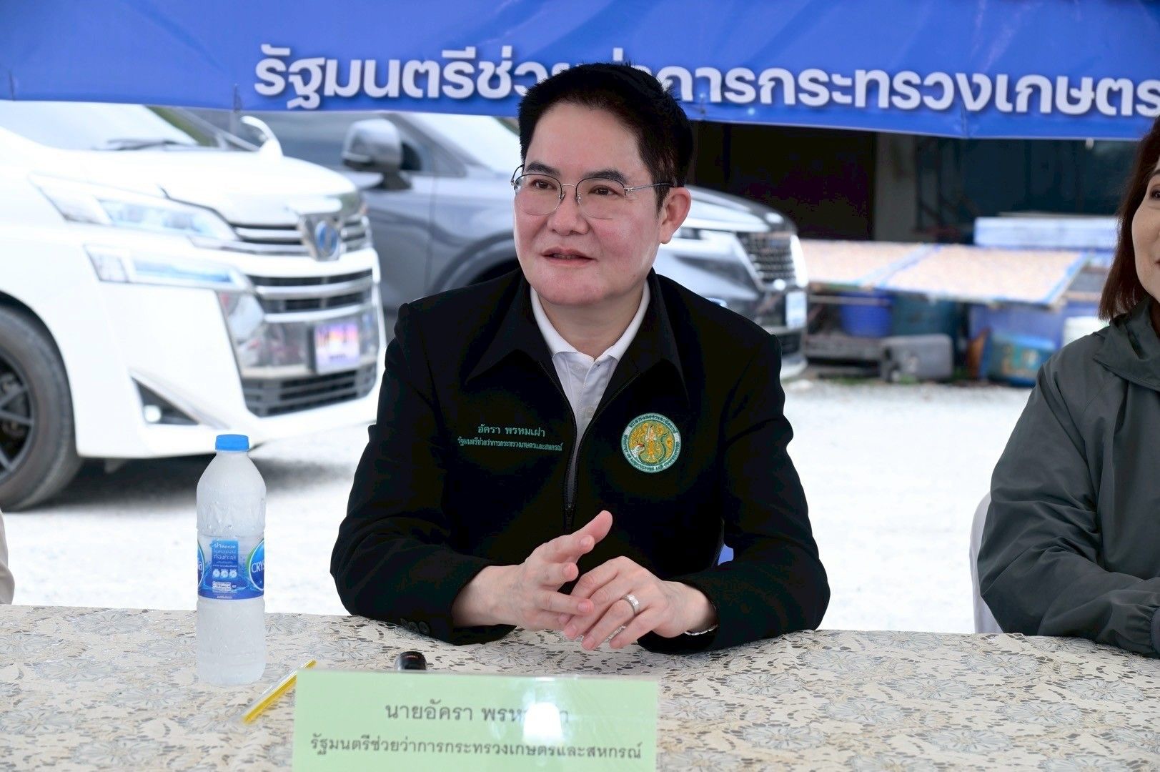 รมช.อัครา ลงพื้นที่พบปะกลุ่มชาวประมง จ.ชลบุรี เร่งแก้ปัญหาสะพานท่าเรือ พร้อมส่งเสริมการเพาะเลี้ยงสัตว์น้ำ เน้นอนุรักษ์ทรัพยากรธรรมชาติและสร้างรายได้ให้ชาวประมงอย่างยั่งยืน 2 1279170