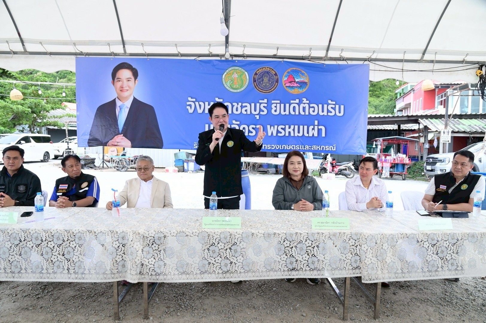 รมช.อัครา ลงพื้นที่พบปะกลุ่มชาวประมง จ.ชลบุรี เร่งแก้ปัญหาสะพานท่าเรือ พร้อมส่งเสริมการเพาะเลี้ยงสัตว์น้ำ เน้นอนุรักษ์ทรัพยากรธรรมชาติและสร้างรายได้ให้ชาวประมงอย่างยั่งยืน 3 1279189