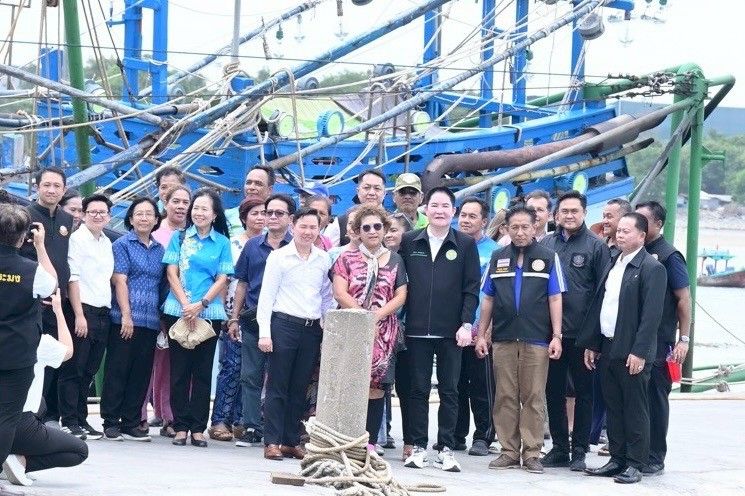 รมช.อัครา ลงพื้นที่พบปะกลุ่มชาวประมง จ.ชลบุรี เร่งแก้ปัญหาสะพานท่าเรือ พร้อมส่งเสริมการเพาะเลี้ยงสัตว์น้ำ เน้นอนุรักษ์ทรัพยากรธรรมชาติและสร้างรายได้ให้ชาวประมงอย่างยั่งยืน 7 1279196