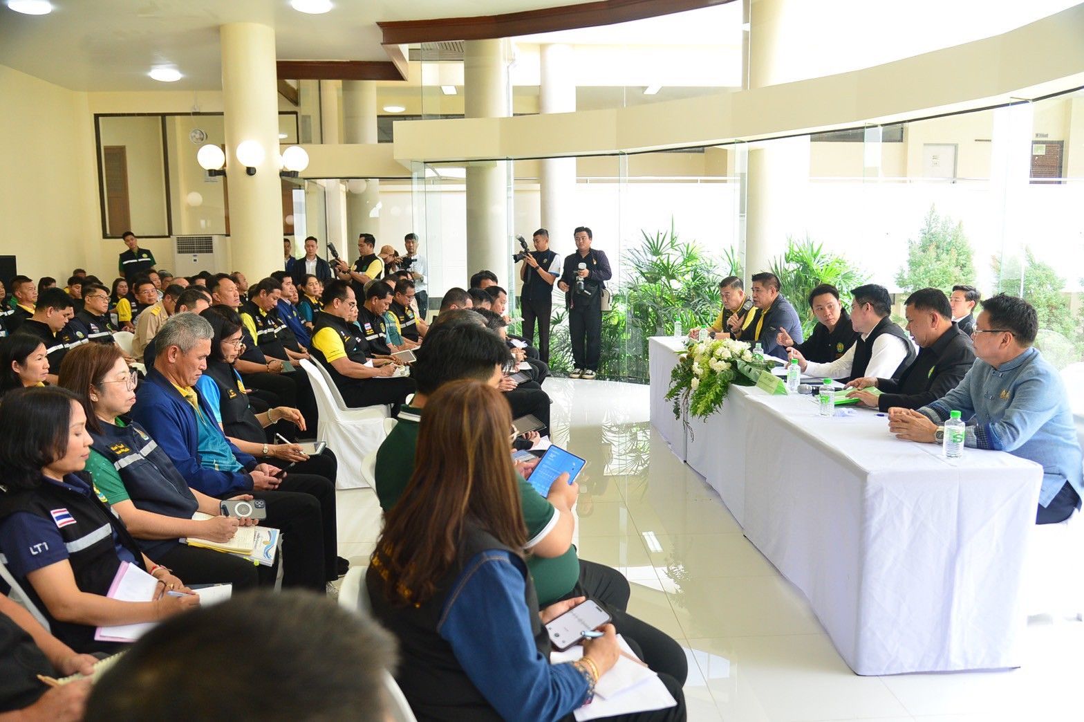 “รมว.อรรถกร” นำทีมเกษตรฯ เปิดงานรวมพลคนลำไย วาง 3 มาตรการใหญ่แก้ลำไยล้นตลาด เตรียมทุ่มงบ 1,000 ล้าน พัฒนาผลผลิตคุณภาพสูง เพิ่มรายได้ให้เกษตรกร 8 จังหวัดภาคเหนือ 10 1288475