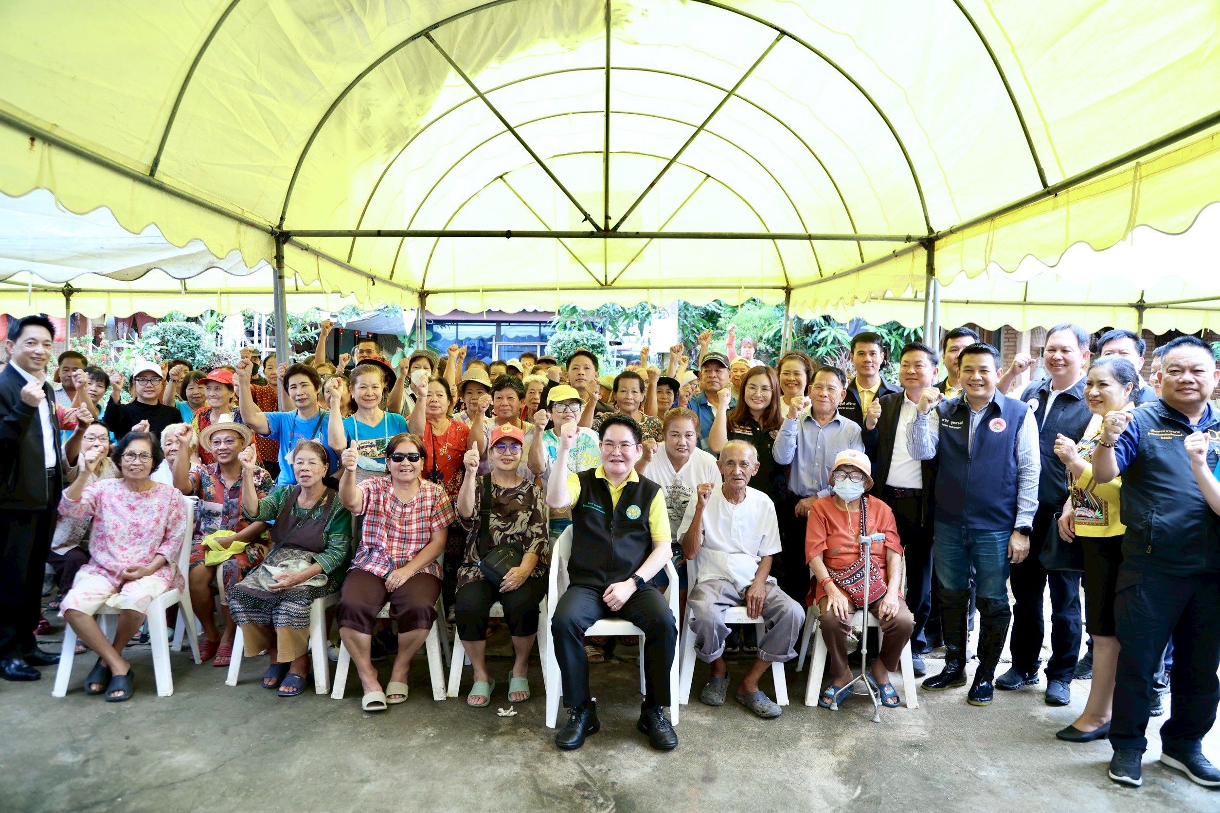 รมช.อัครา ลุยพะเยา มอบนโยบายพลิกโฉมเกษตรไทย ใช้บางระกำโมเดล สู้ภัยโลกเดือดพร้อมลงพื้นที่เยี่ยมประชาชนในพื้นที่ประสบอุทกภัย 14 1294254