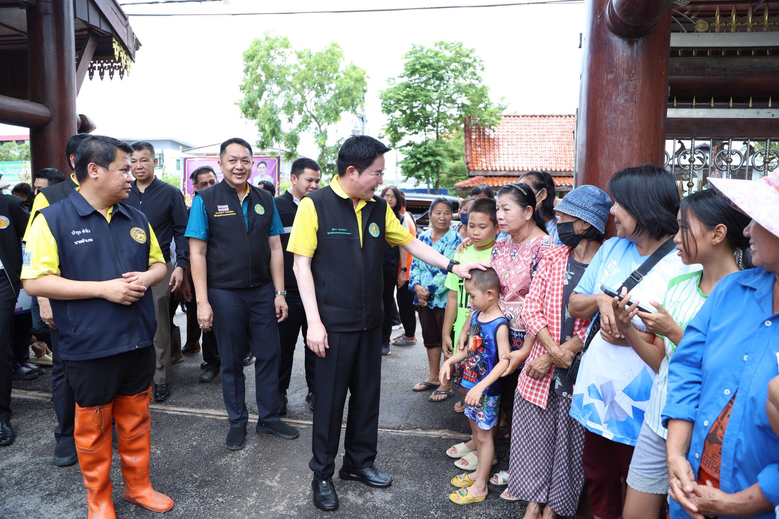 รมช.อัครา ลุยพะเยา มอบนโยบายพลิกโฉมเกษตรไทย ใช้บางระกำโมเดล สู้ภัยโลกเดือดพร้อมลงพื้นที่เยี่ยมประชาชนในพื้นที่ประสบอุทกภัย 13 1294256