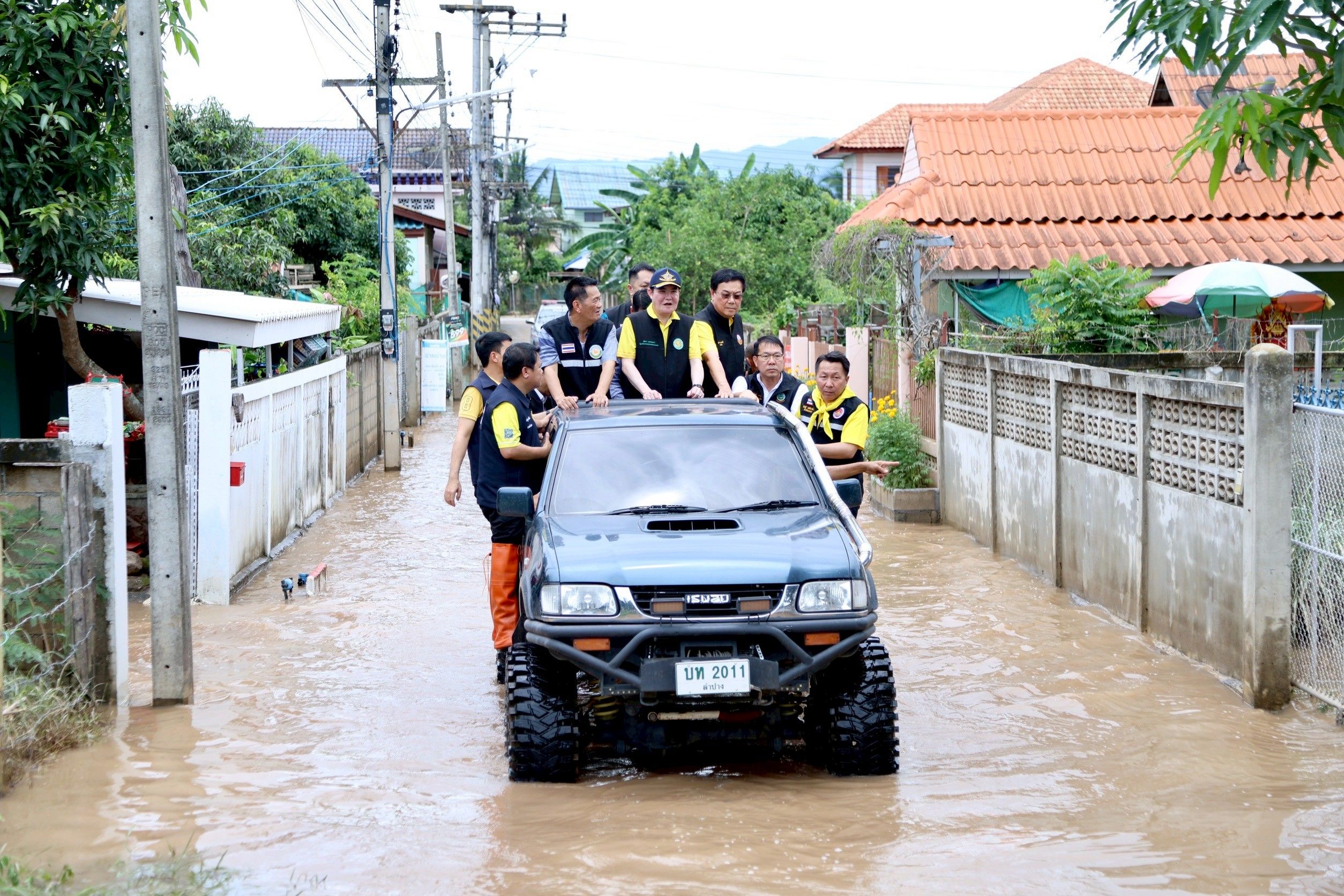 รมช.อัครา ลุยพะเยา มอบนโยบายพลิกโฉมเกษตรไทย ใช้บางระกำโมเดล สู้ภัยโลกเดือดพร้อมลงพื้นที่เยี่ยมประชาชนในพื้นที่ประสบอุทกภัย 17 1294267
