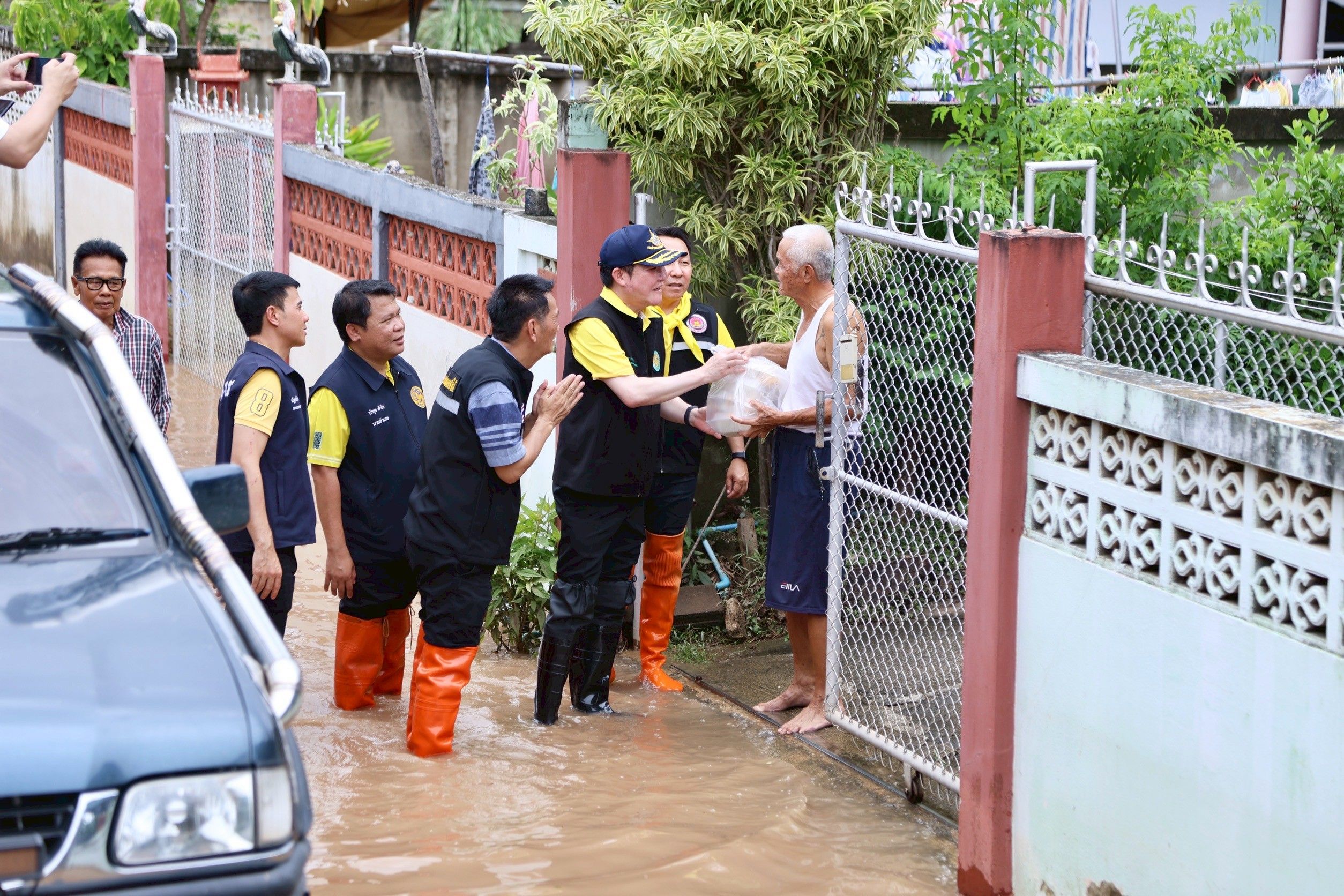 รมช.อัครา ลุยพะเยา มอบนโยบายพลิกโฉมเกษตรไทย ใช้บางระกำโมเดล สู้ภัยโลกเดือดพร้อมลงพื้นที่เยี่ยมประชาชนในพื้นที่ประสบอุทกภัย 18 1294269