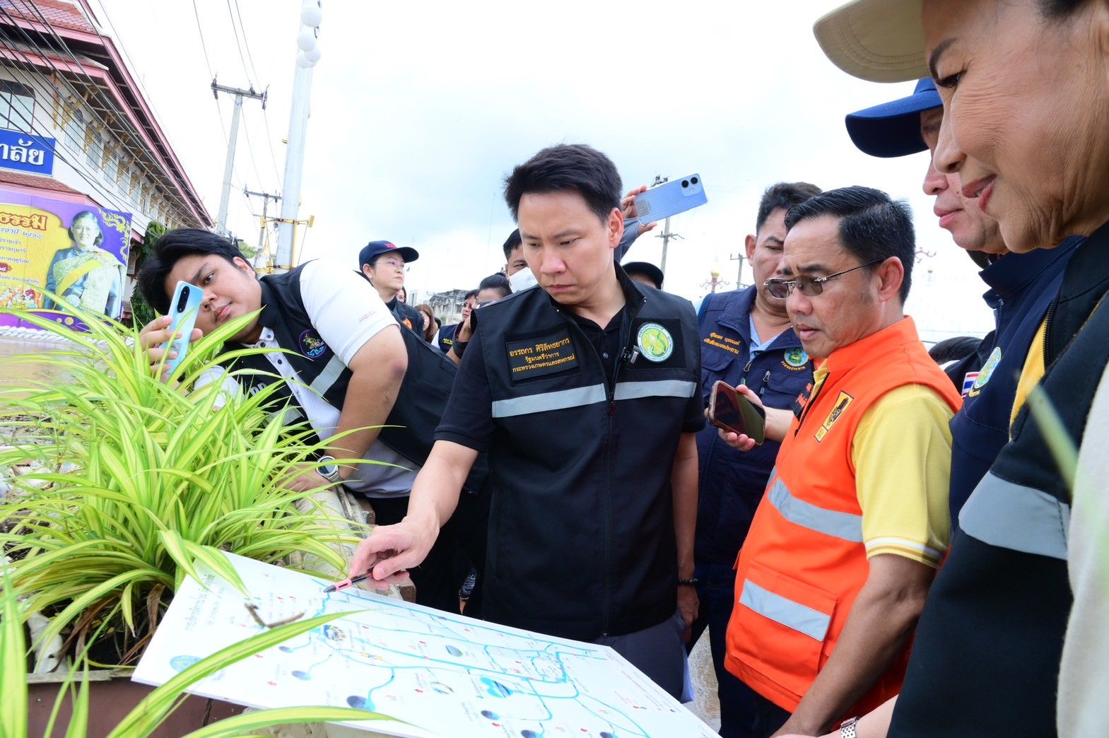 “รมว.อรรถกร” ลุยสุโขทัย ตรวจจุดเสี่ยงน้ำท่วมลุ่มน้ำยม สั่ง กรมชลฯ เร่งระบายน้ำ เสริมแนวตลิ่ง รับมือมวลน้ำเหนือจากพายุ “วิภา” ป้องกันผลกระทบพื้นที่เกษตรและเขตเมือง 8 1296011