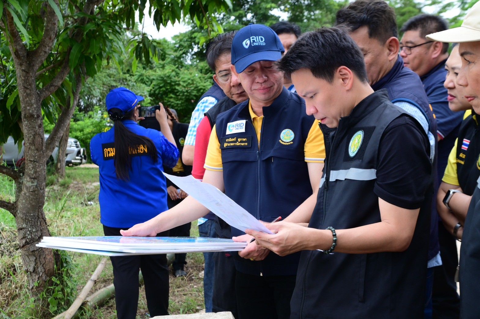 “รมว.อรรถกร” ลุยสุโขทัย ตรวจจุดเสี่ยงน้ำท่วมลุ่มน้ำยม สั่ง กรมชลฯ เร่งระบายน้ำ เสริมแนวตลิ่ง รับมือมวลน้ำเหนือจากพายุ “วิภา” ป้องกันผลกระทบพื้นที่เกษตรและเขตเมือง 2 1296016