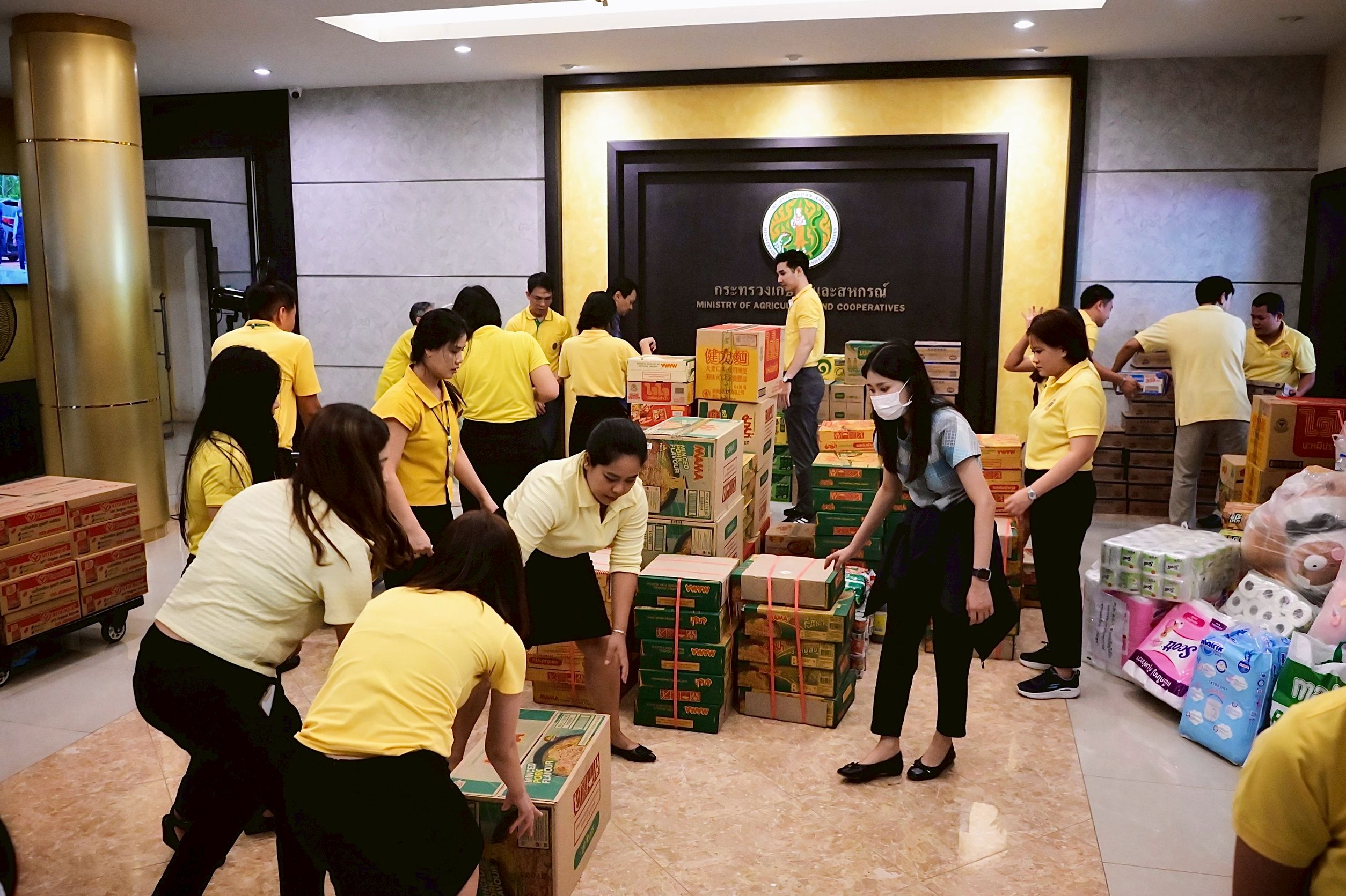 กระทรวงเกษตรฯ ปล่อยขบวนรถสิ่งของบริจาคช่วยเหลือผู้ได้รับผลกระทบจากสถานการณ์ความไม่สงบชายแดนไทย – กัมพูชา 5 1299663