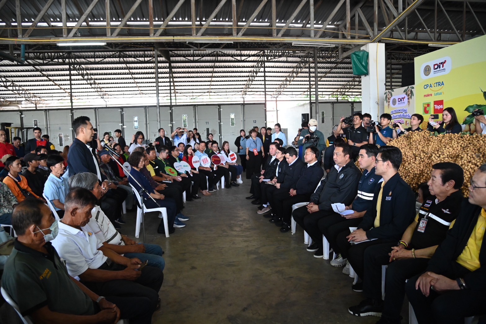 ’สุชาติ‘ ลุยเต็มสูบ 8 มาตรการ ดูดซับลำไย พร้อมแปรรูปกว่า 252,000 ตัน เดินหน้าเชิงรุก ทั้งใน-นอกประเทศ ดันตลาดส่งออก ดึงราคาทั้งระบบ 3 202507212a63bac56a81f7cb2314f10866ba74c0162425