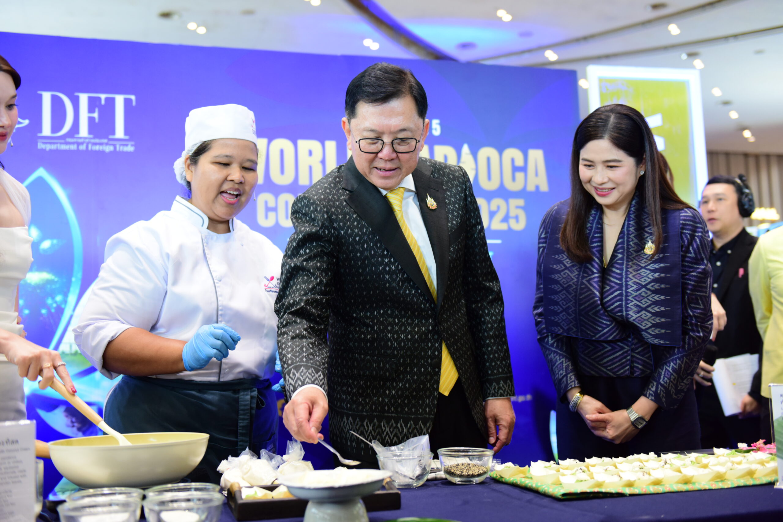 พาณิชย์พึ่งได้ “จตุพร” เปิดเวทีสัมมนามันสำปะหลังโลก 2568 สุดยิ่งใหญ่ ดึง 16 ประเทศซื้อผลผลิตไทยกว่า 10,900 ล้านบาท ตั้งเป้าส่งออก 7.5 ล้านตัน ดันไทยขึ้นแท่นผู้นำอุตสาหกรรมมันสำปะหลังโลก 3 20250730476d5c79aff67219fb84021da39e39fa144423 scaled