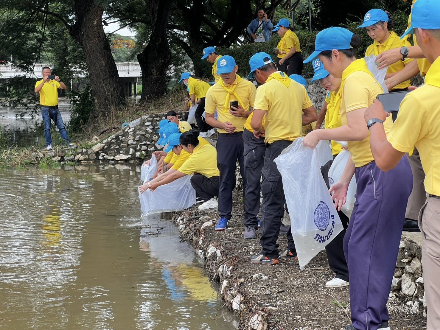 กรมประมงจัดกิจกรรมปล่อยพันธุ์สัตว์น้ำ16.4 ล้านตัว ทั่วประเทศเนื่องในโอกาสมหามงคลเฉลิมพระชนมพรรษาพระบาทสมเด็จพระเจ้าอยู่หัว 11 33572