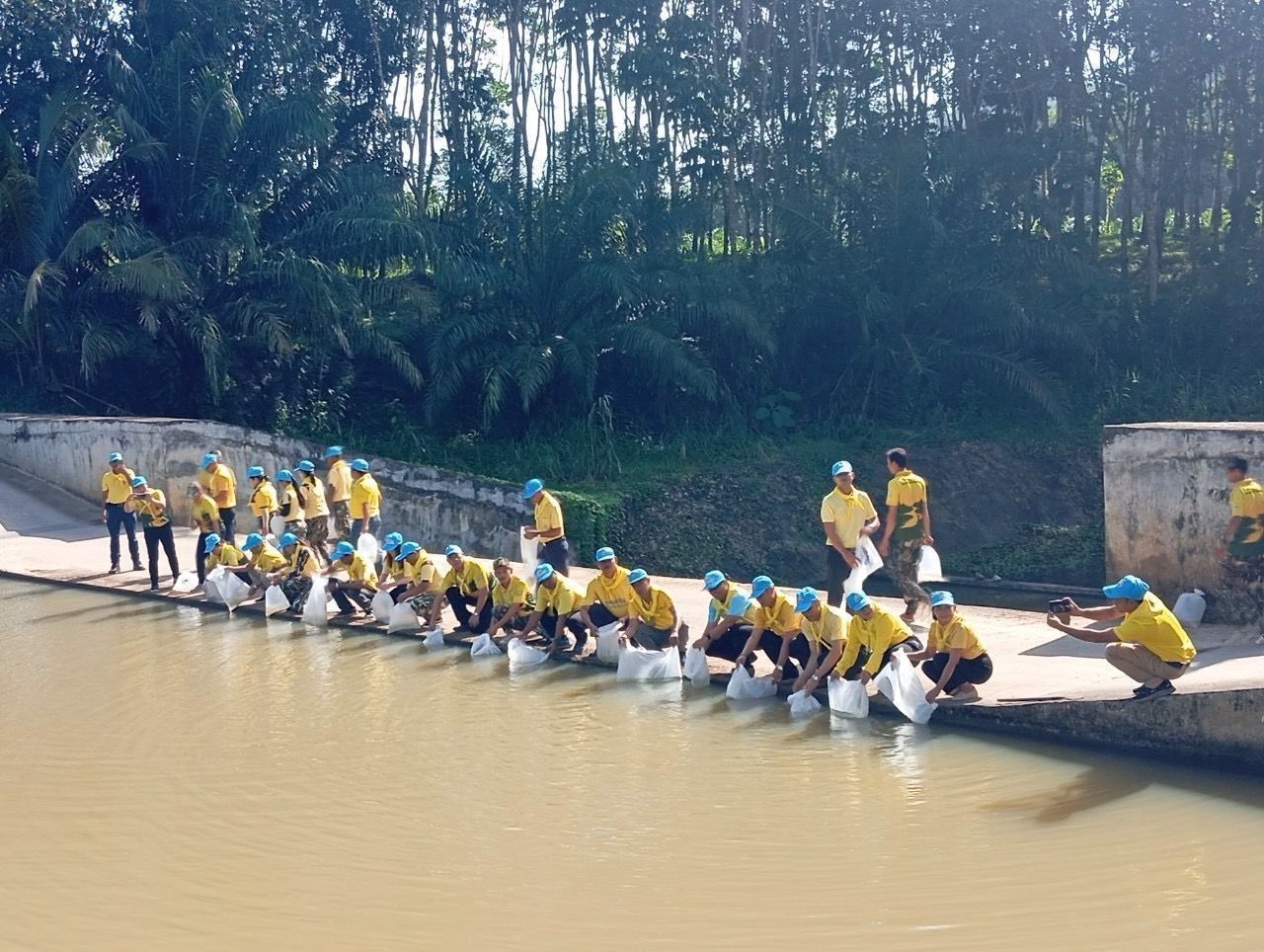 กรมประมงจัดกิจกรรมปล่อยพันธุ์สัตว์น้ำ16.4 ล้านตัว ทั่วประเทศเนื่องในโอกาสมหามงคลเฉลิมพระชนมพรรษาพระบาทสมเด็จพระเจ้าอยู่หัว 13 33574