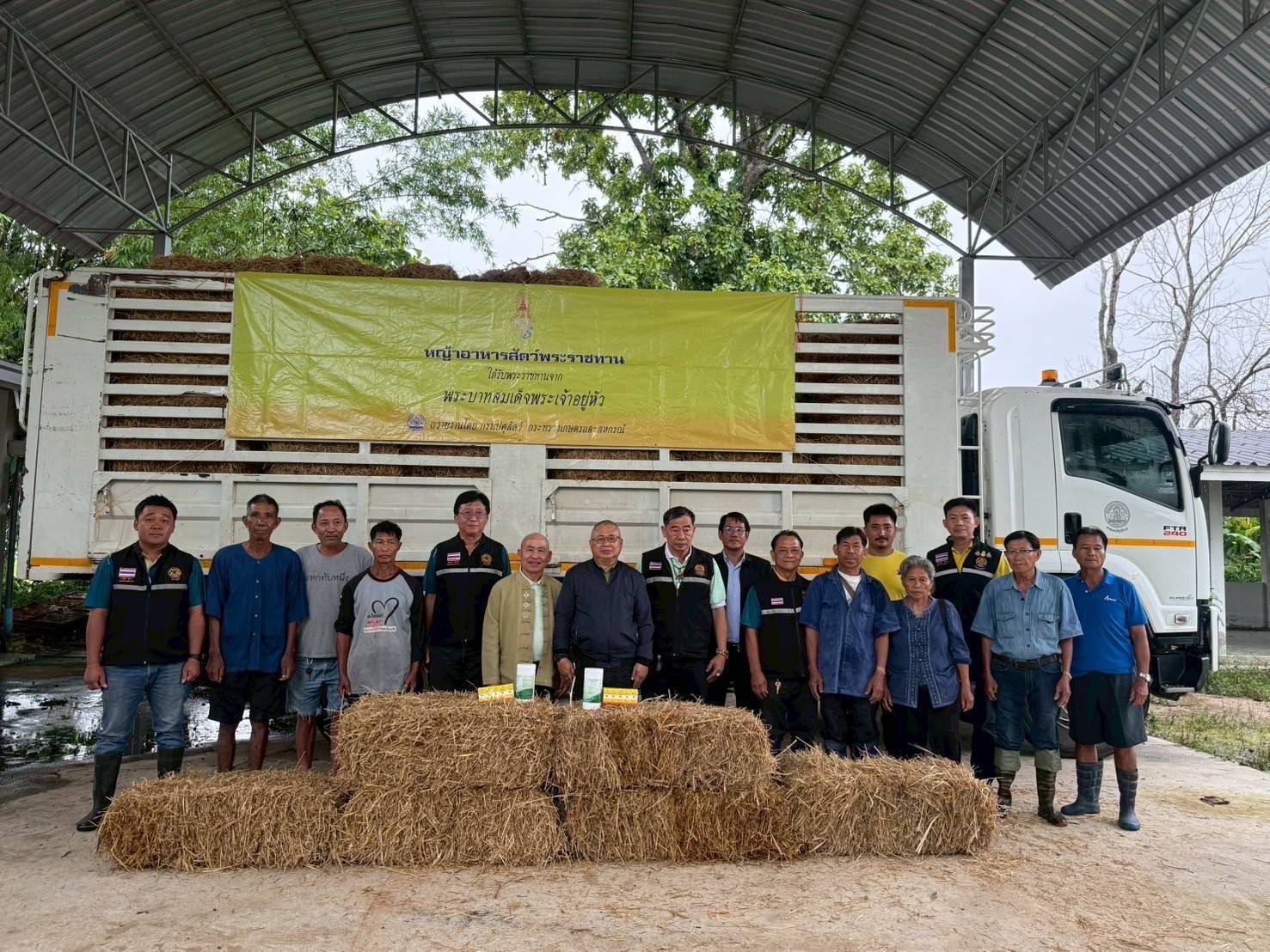 กรมปศุสัตว์เร่งช่วยเกษตรกรเลี้ยงสัตว์ใน 8จังหวัดประสบภัยพายุ “วิภา” มอบอาหารสัตว์พระราชทาน อพยพสัตว์เกือบ 6 หมื่นตัว – เฝ้าระวังโรคระบาดสัตว์เข้มข้น 4 386413