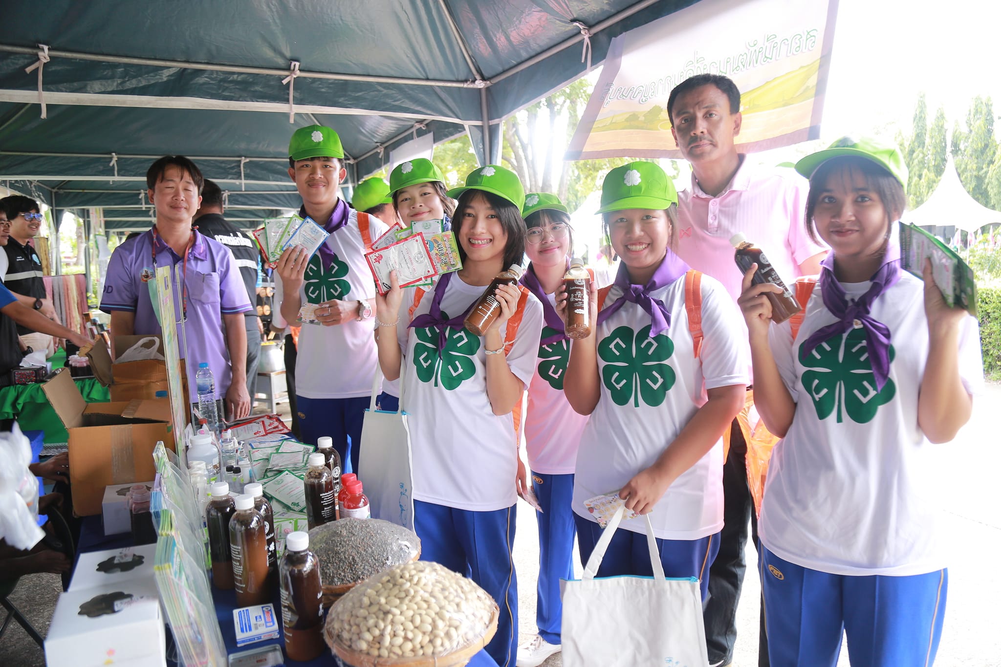 กรมส่งเสริมการเกษตร เตรียมจัดใหญ่ “งานชุมนุมยุวเกษตรกรระดับประเทศ ประจำปี 2568”ภายใต้แนวคิด “ยุวเกษตรกรนวัตกรรม : สร้างสรรค์เกษตรยุคใหม่ ใส่ใจสิ่งแวดล้อม สู่ความยั่งยืน 8 481957809 1012300501005915 6770150819811387526 n 0