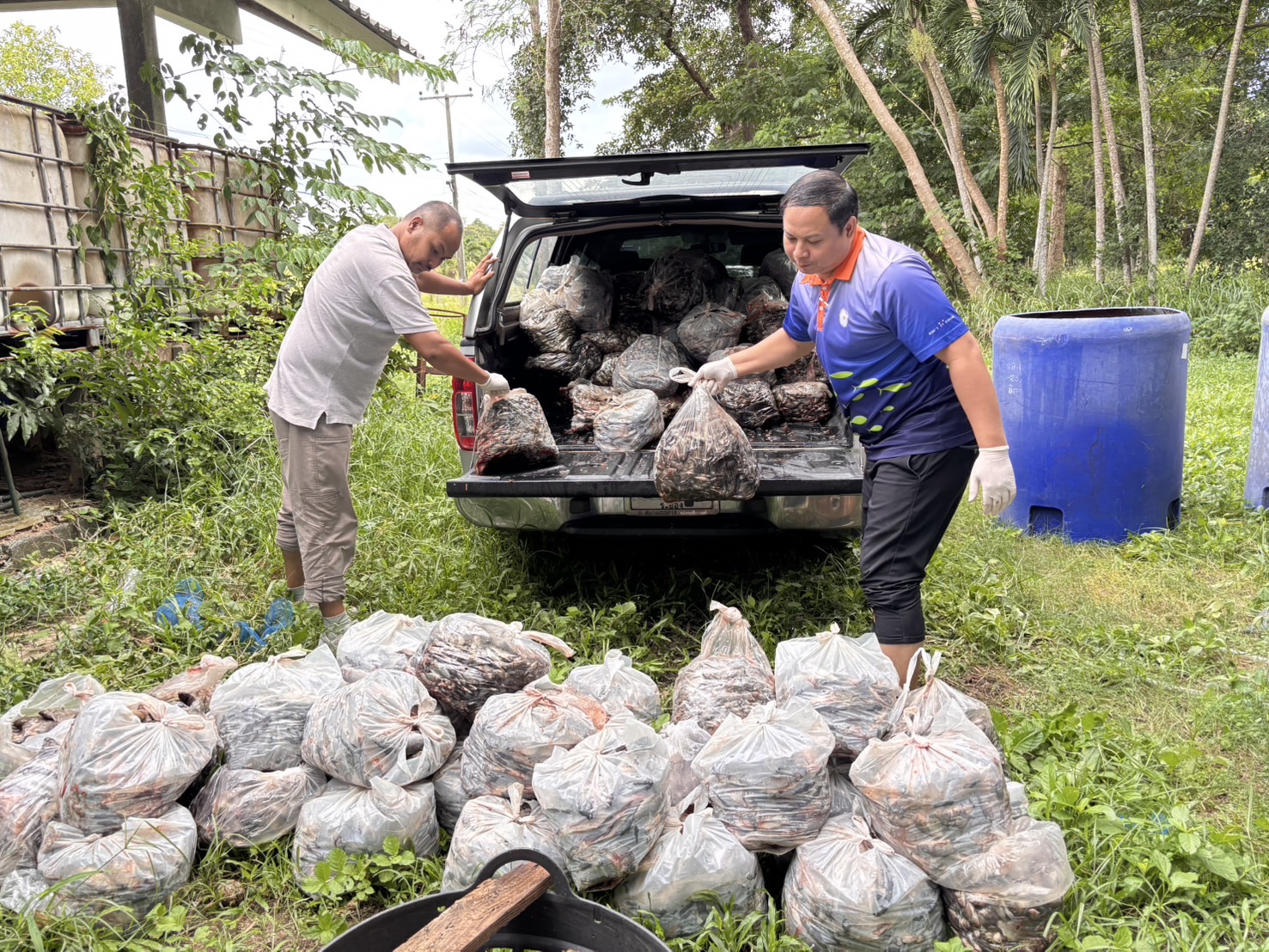 ยอดรับซื้อปลาหมอคางดำทะลุ 2.8 ล้านกิโลกรัม โฆษกกรมประมงเผย เตรียมขยายโควตารับซื้อเพิ่ม 600,000 กก. ในพื้นที่ 6 จังหวัดสำหรับพื้นที่อื่น ๆ ปริมาณปลาเข้าสู่แพรวบรวมเริ่มทรงตัว 4 497816