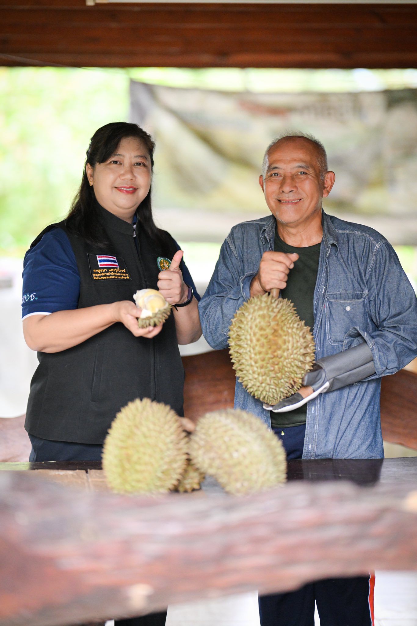 มกอช. ผนึกพลัง เดินหน้ายกระดับ ‘ทุเรียนป่าเด็ง’ อัญมณีแห่งป่าตะวันตก สู่สินค้าเกษตรมาตรฐาน GAP 6 518344605 1288205839324875 550639740798330564 n