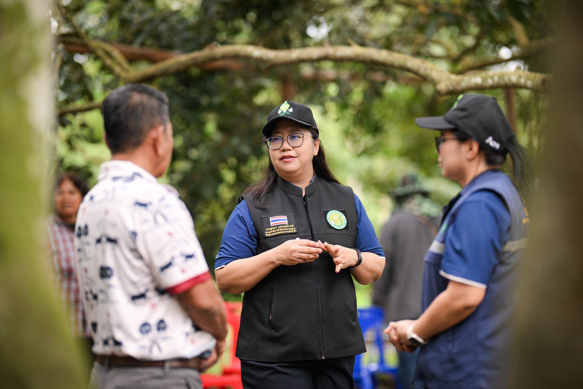 มกอช. ผนึกพลัง เดินหน้ายกระดับ ‘ทุเรียนป่าเด็ง’ อัญมณีแห่งป่าตะวันตก สู่สินค้าเกษตรมาตรฐาน GAP 2 520416866 1288205785991547 1414999844906559077 n